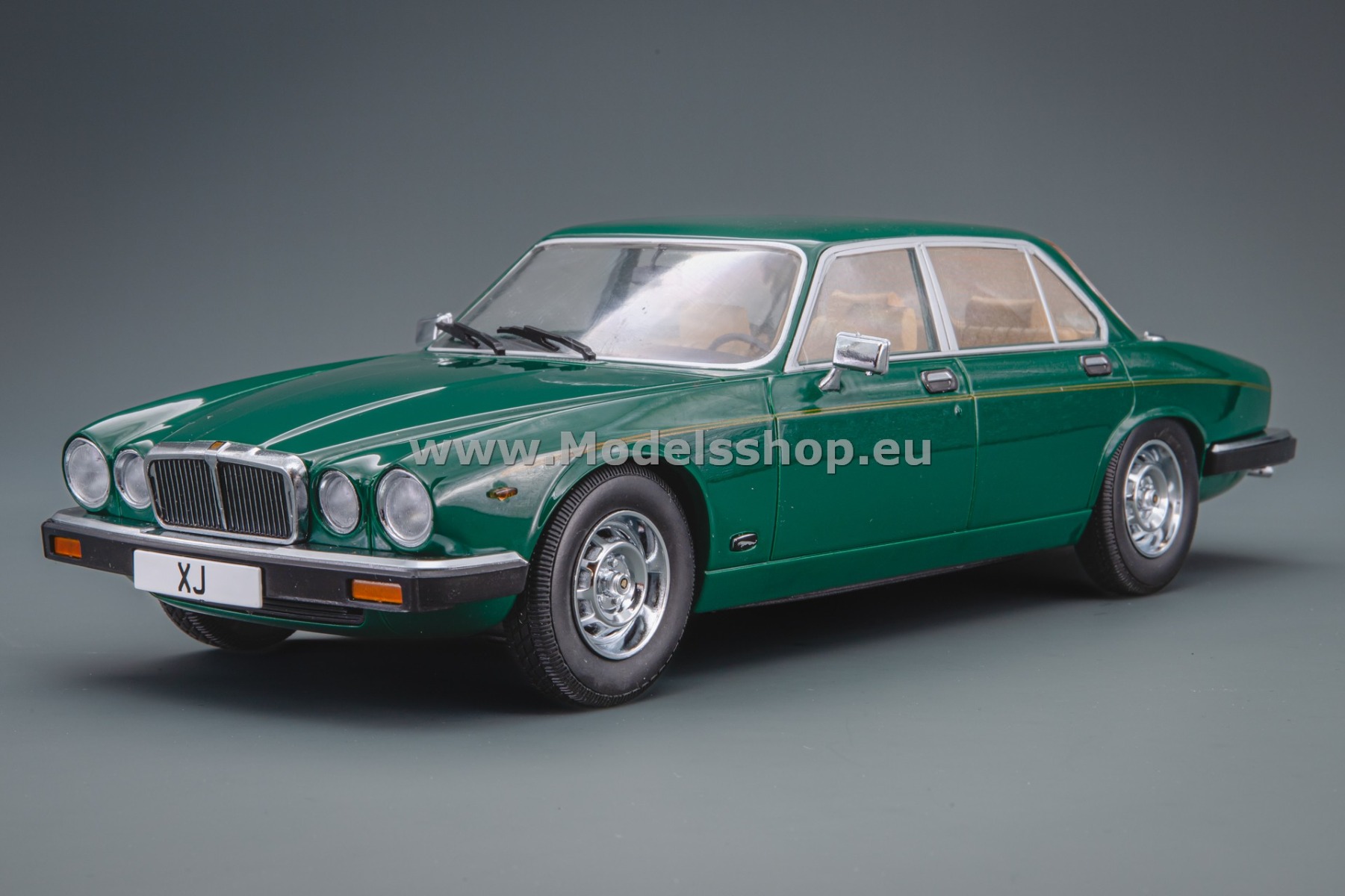MCG18175 Jaguar XJ Series III, 1979 /dark green/