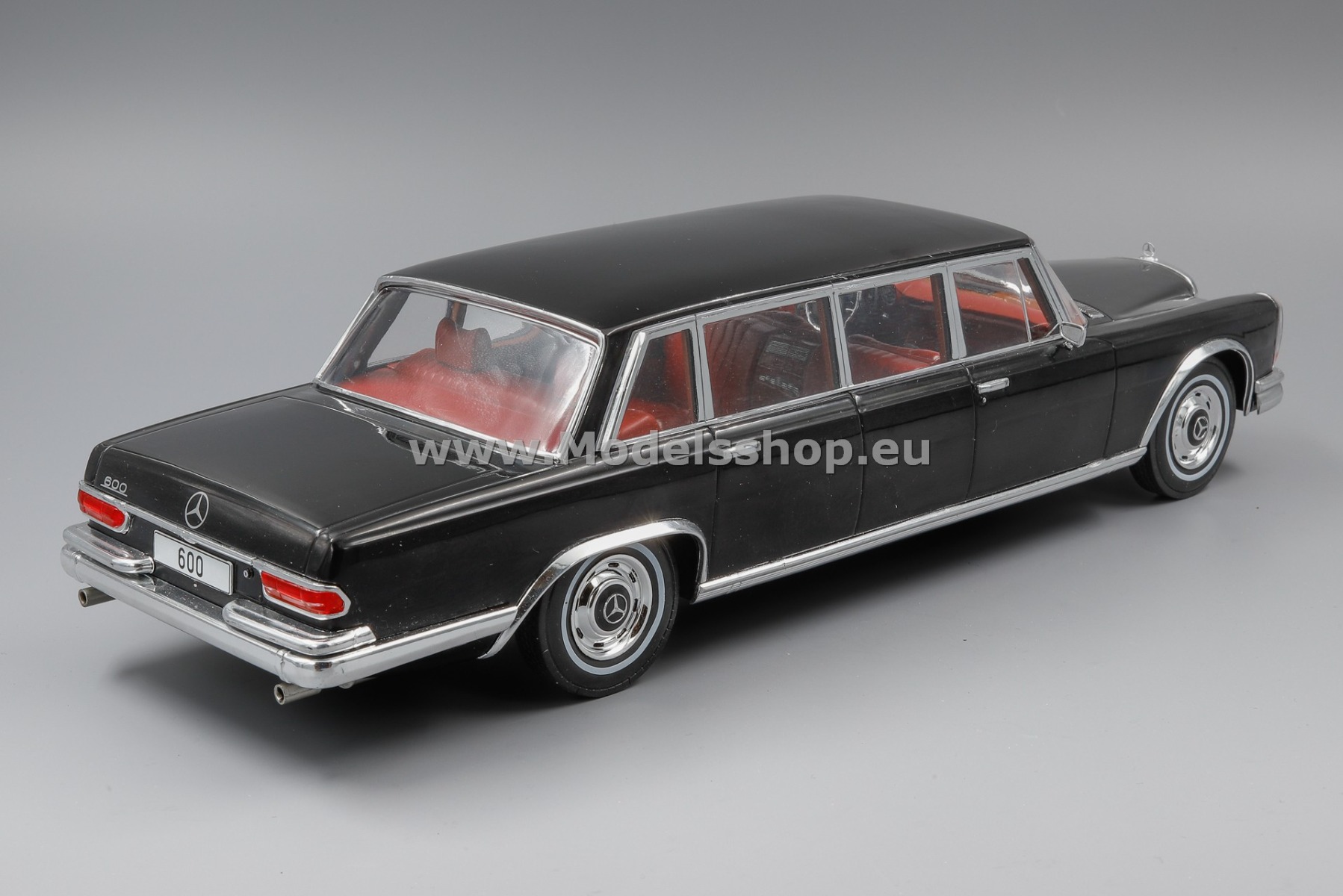 MCG 18187 Mercedes-Benz 600 Pullman (W100), 1969 /black/