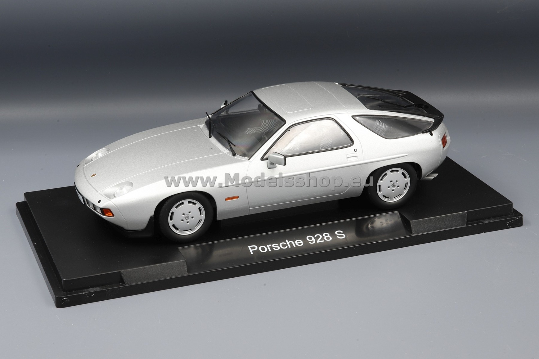 MCG 18200 Porsche 928 S, 1980 /silver/