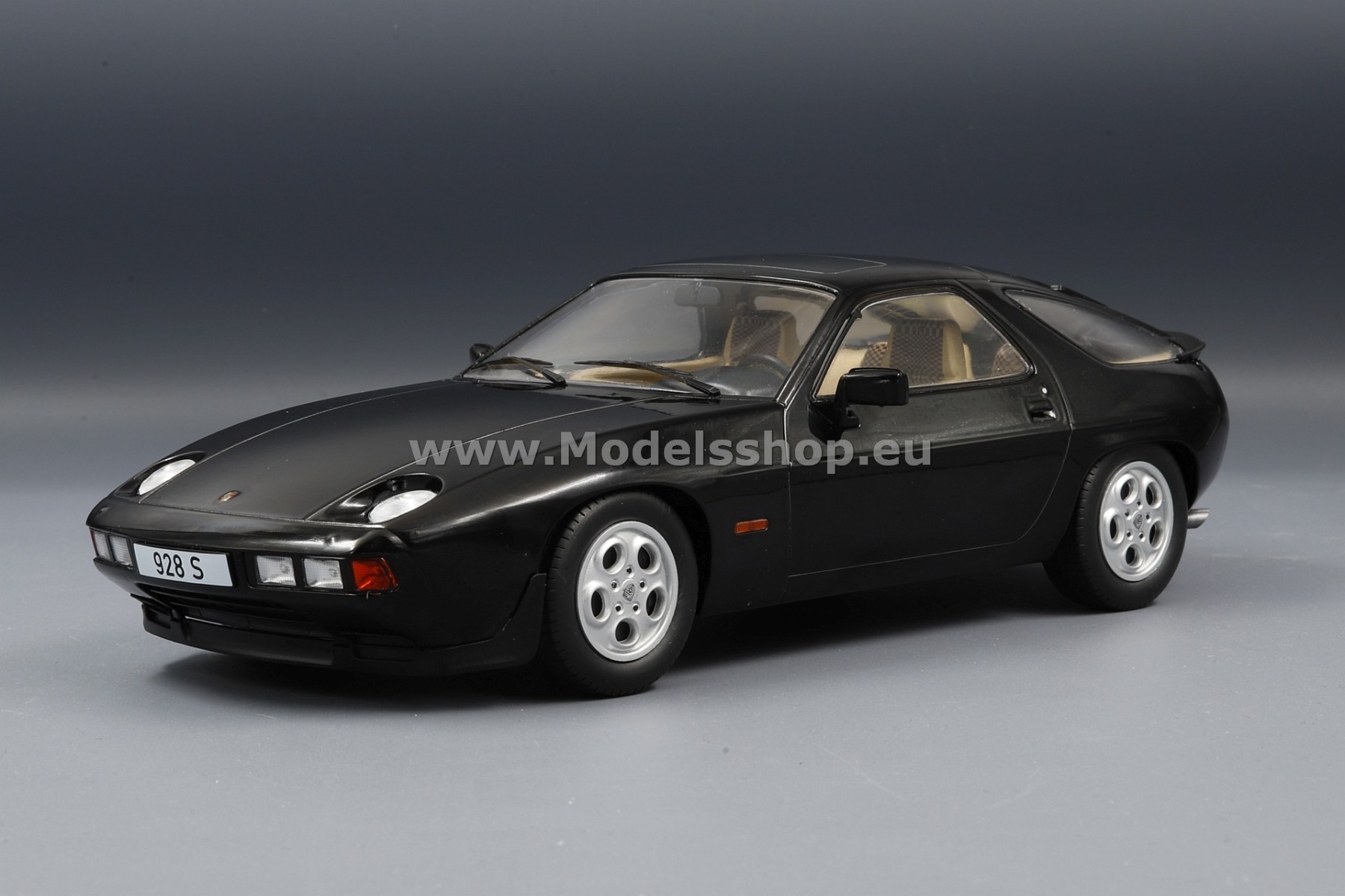 MCG 18201 Porsche 928 S, 1980 /black/