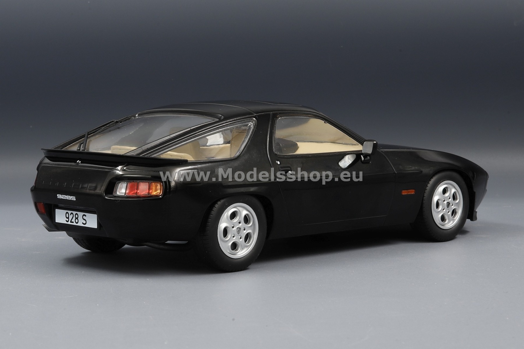 MCG 18201 Porsche 928 S, 1980 /black/