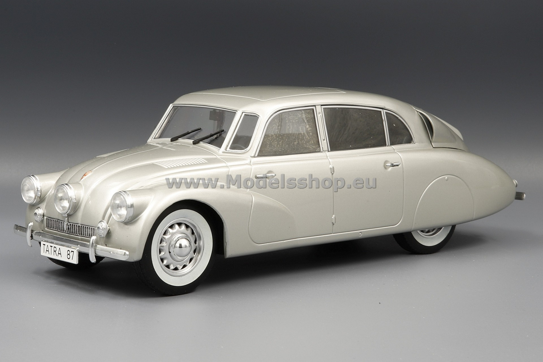 Tatra 87, 1937 /silver/