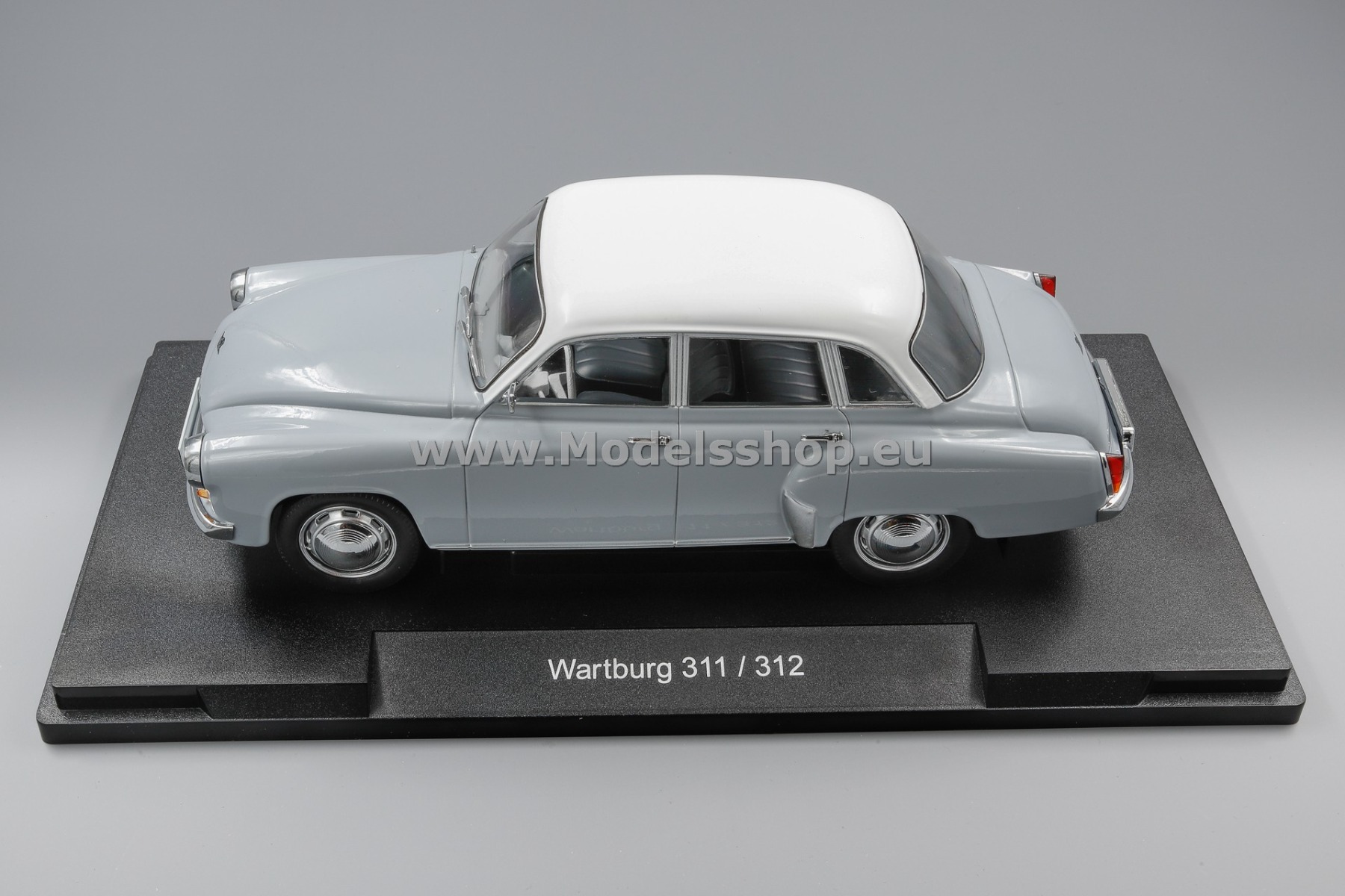 Modèle Miniature 1:18 Wartburg 312 1965 Bleu Clair Et Blanc - Marque MCG, MCG18300, Neuf