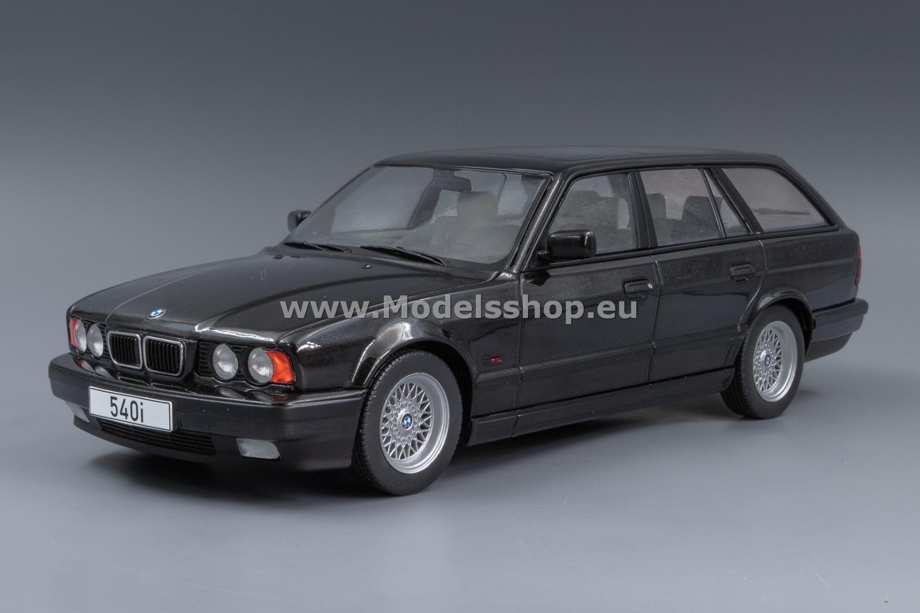 MCG 18329 BMW 5-series (E34) / 540i Touring, 1991 /black - metallic/