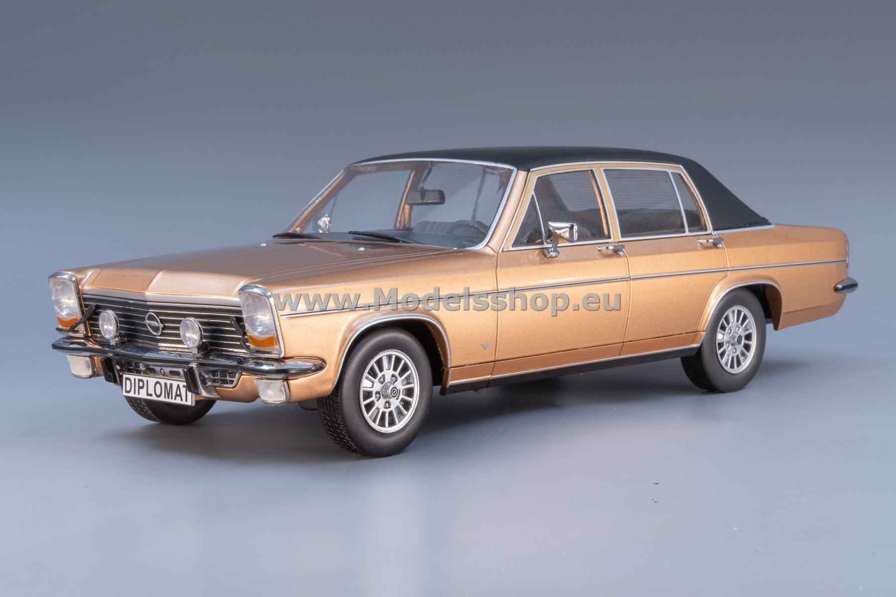 MCG 18335 Opel Diplomat B, 1972 /dark beige metallic - matt black/
