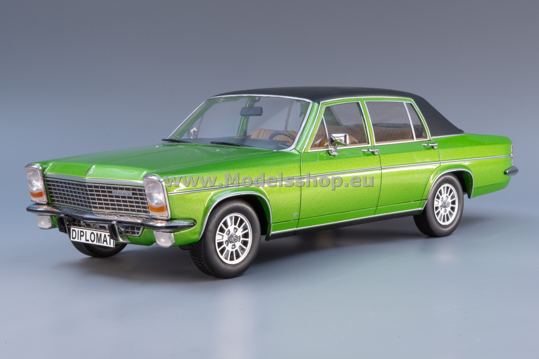 MCG 18337 Opel Diplomat B, 1972 /green metallic - matt-black/