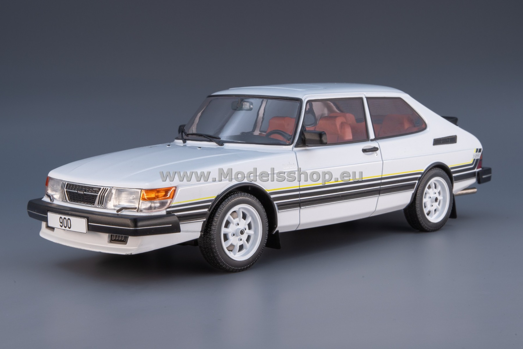 MCG 18339 Saab 900 Turbo, 1981 /white - decorated/
