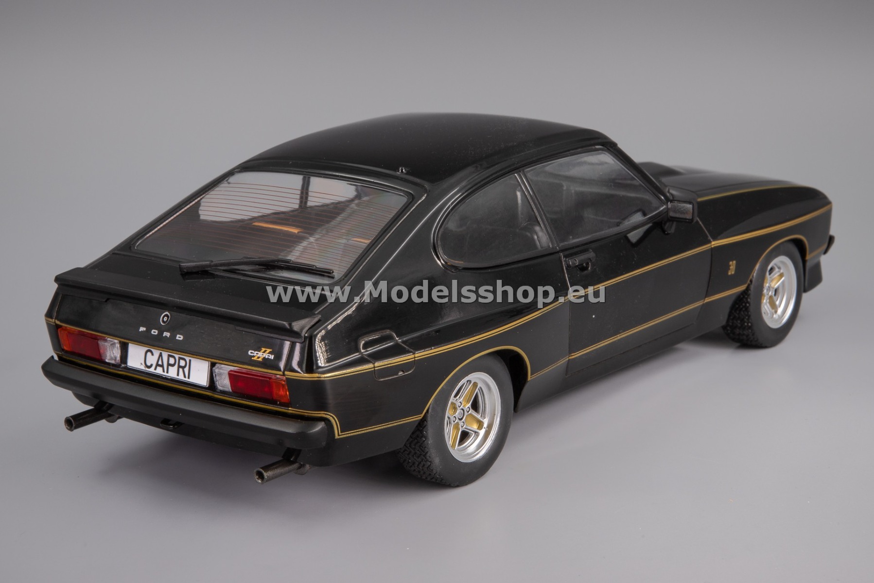 MCG18348 Ford Capri MK II X-Pack, 1975 /black - gold/
