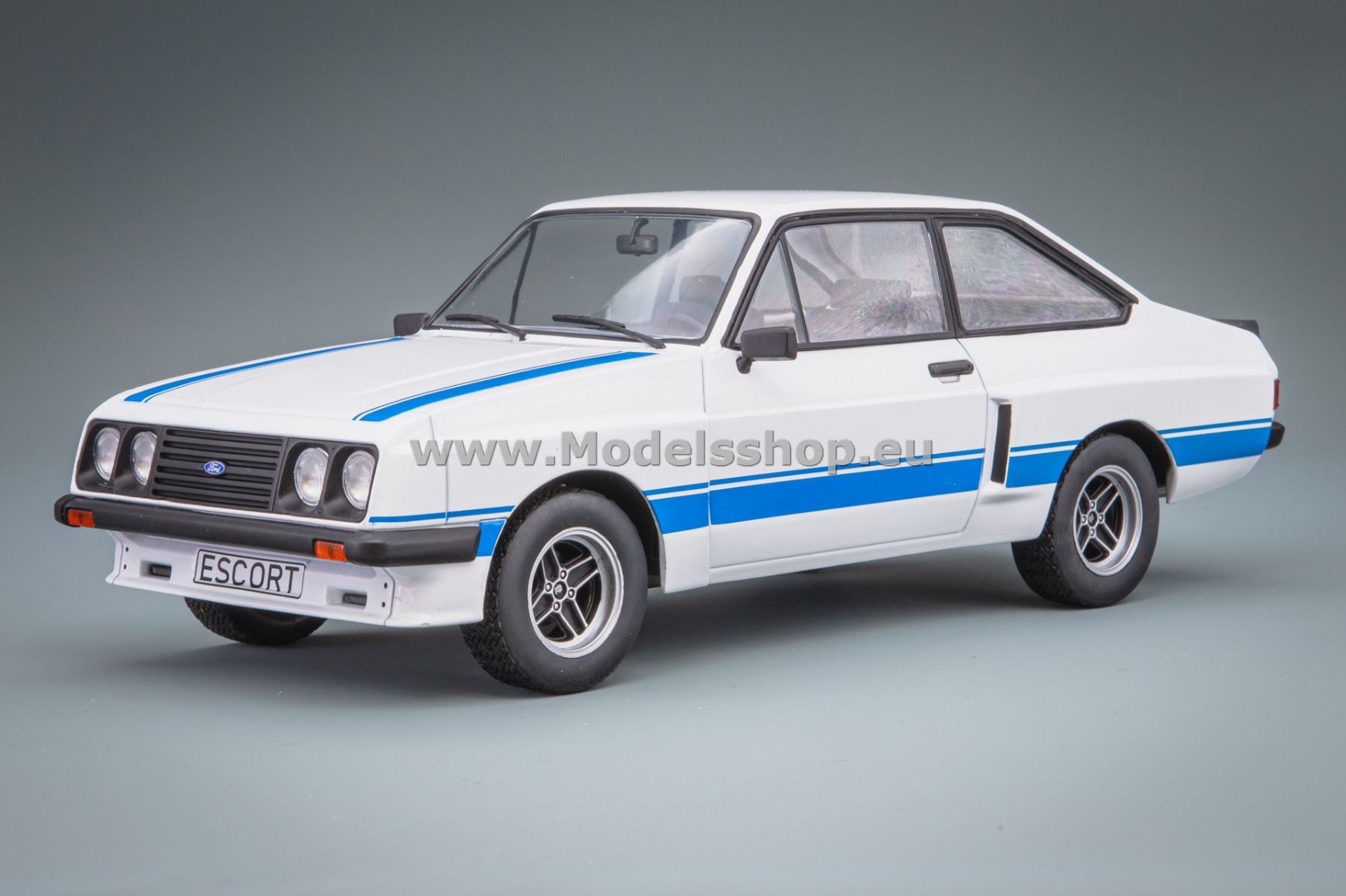 MCG18350 Ford Escort MK II RS 2000 X-Pack, 1977 /white - decorated/