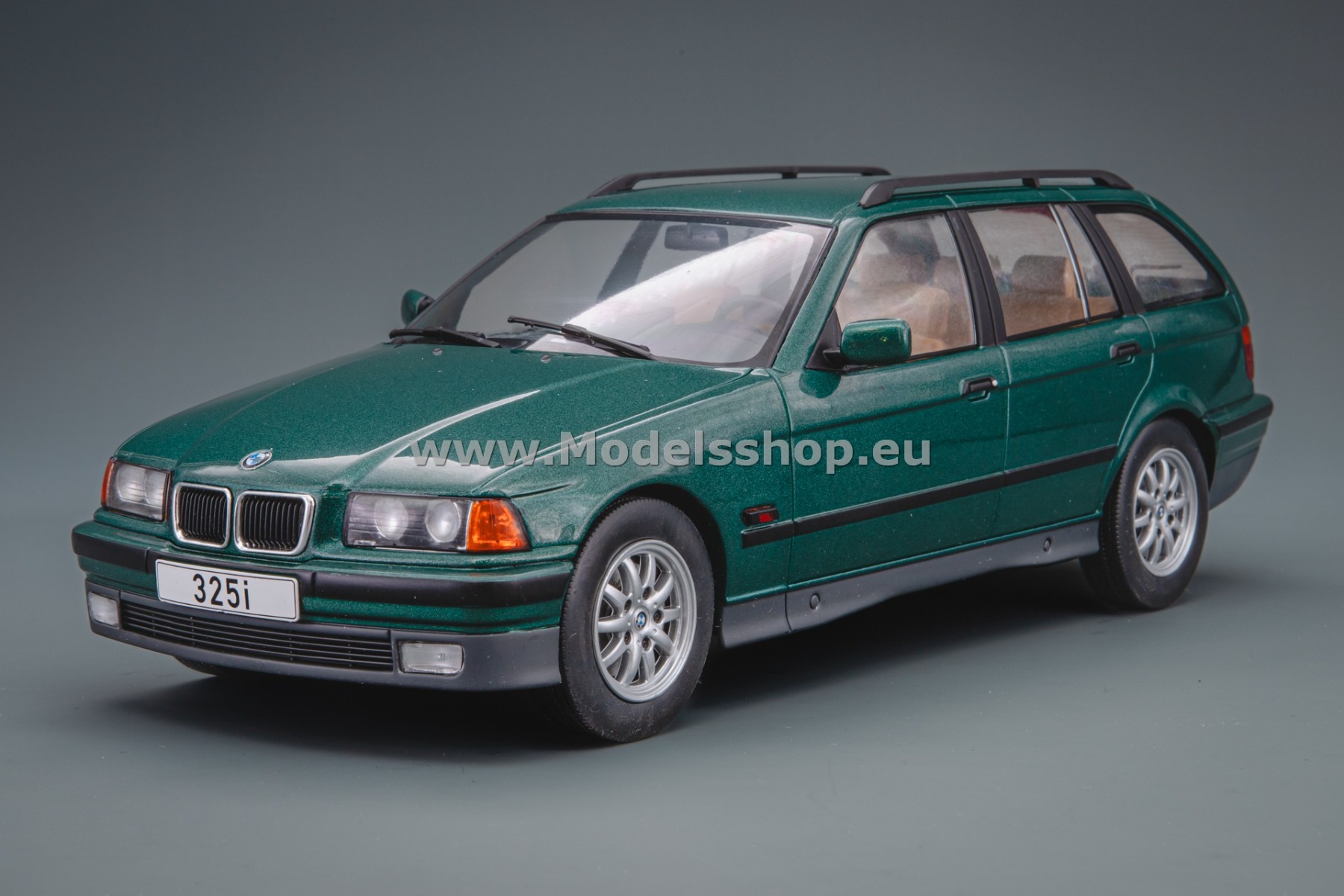 MCG18366 BMW 3 Series (E36) Touring, 1995 /dark green metallic/