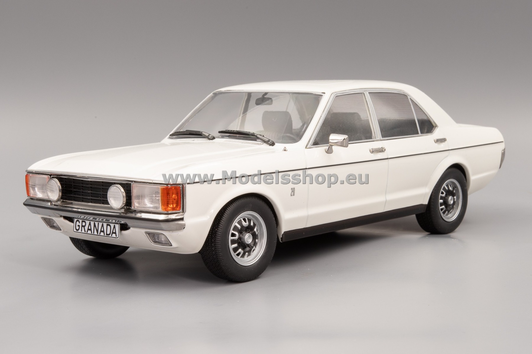 MCG18395 Ford Granada MK I, 1975 /white/