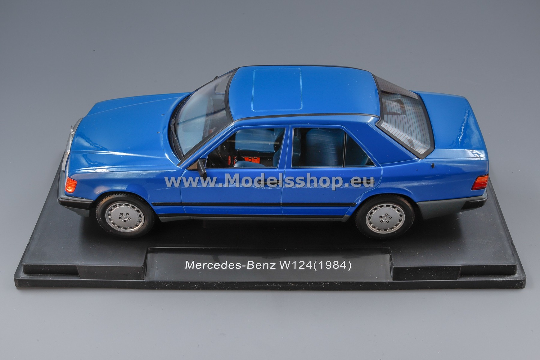 1/18 Mercedes 200 D W124 metalic light green 1984 MCG Y41 | eBay