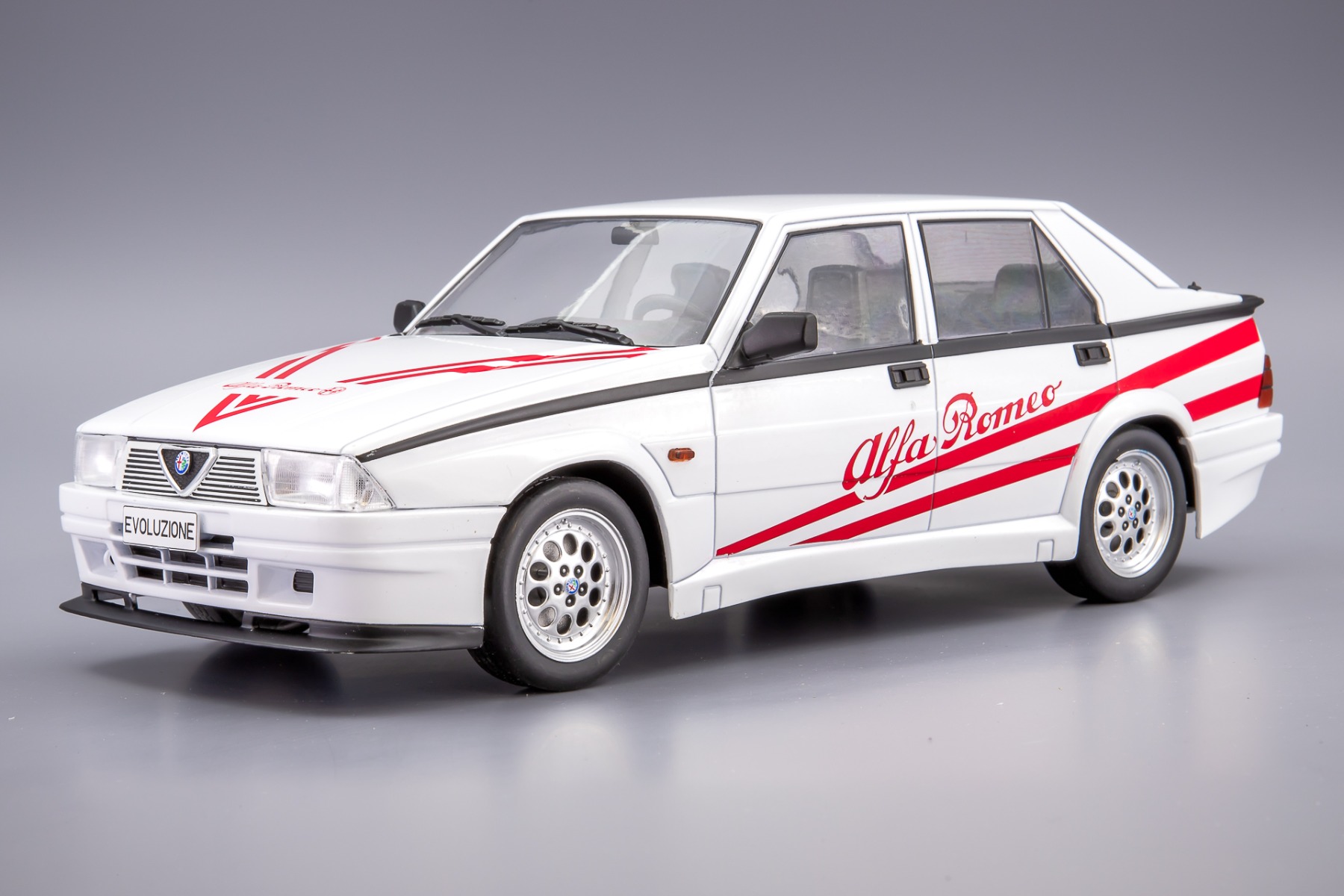 MCG18430 Alfa Romeo 75 Turbo Evoluzione, 1987 /white/