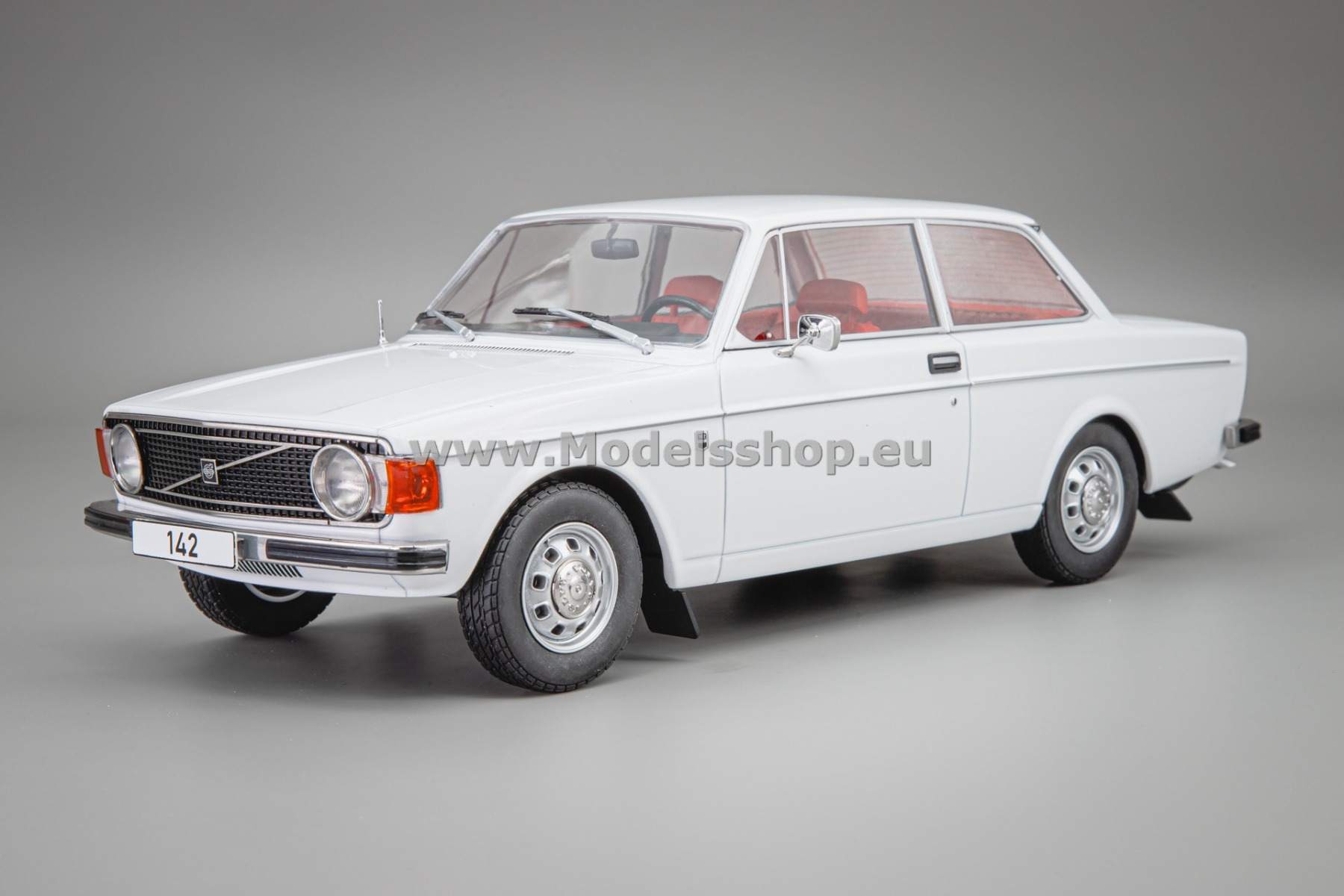 MCG18445 Volvo 142, 1973 /white/
