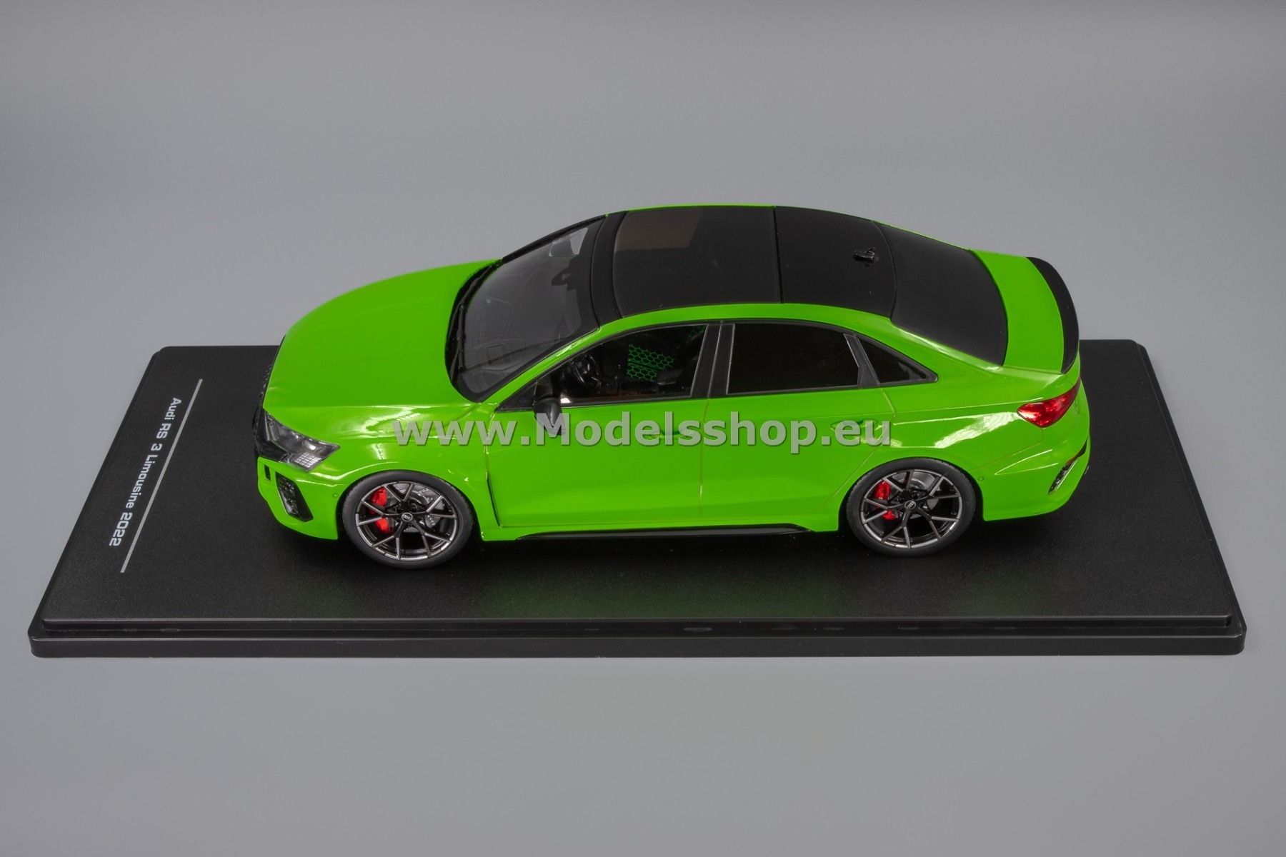 MCG18449 / IXOSPMW-18001 Audi RS3 Limousine, 2022 /light green