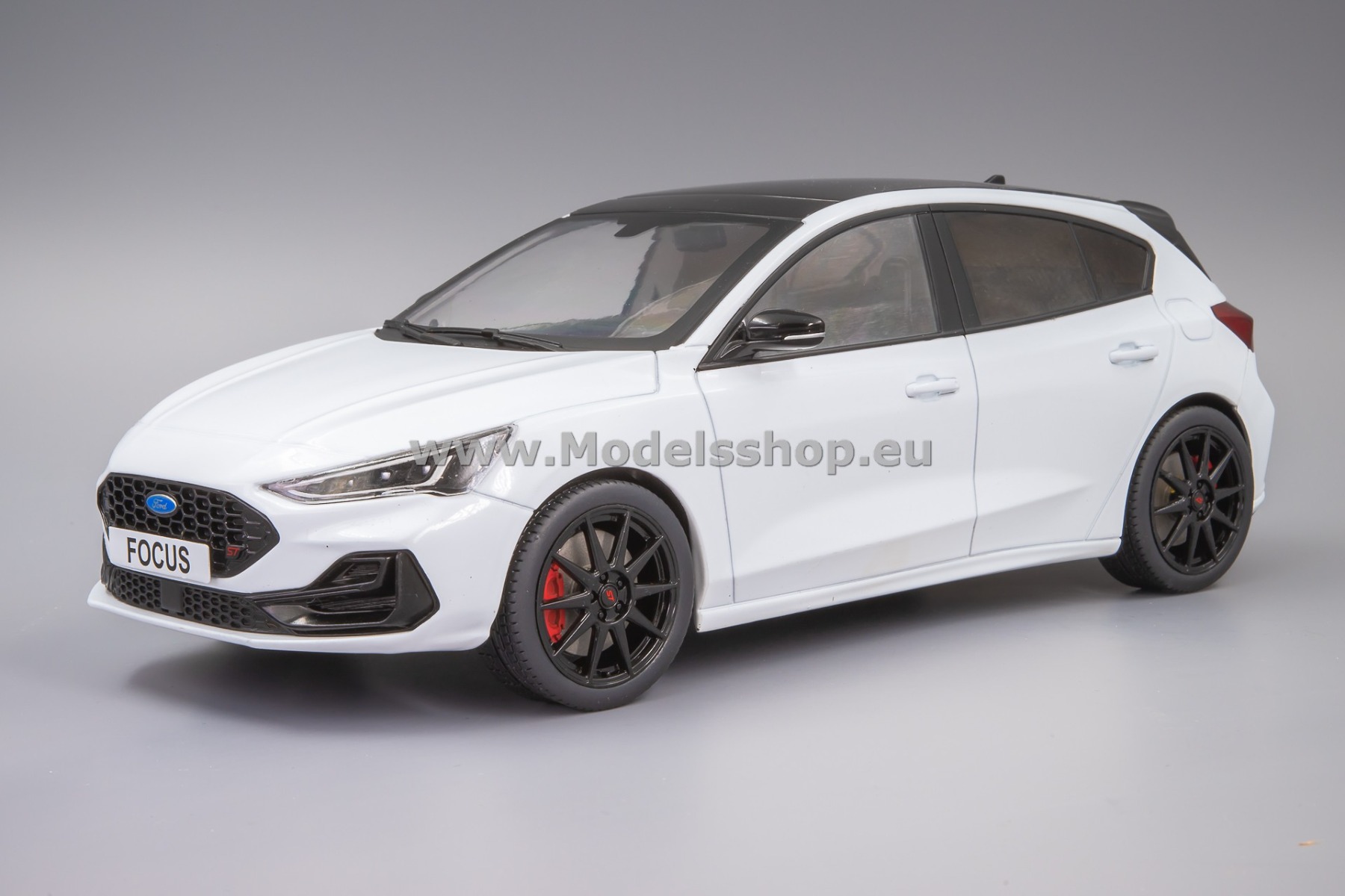 MCG18453 Ford Focus ST Track, 2022 /white/