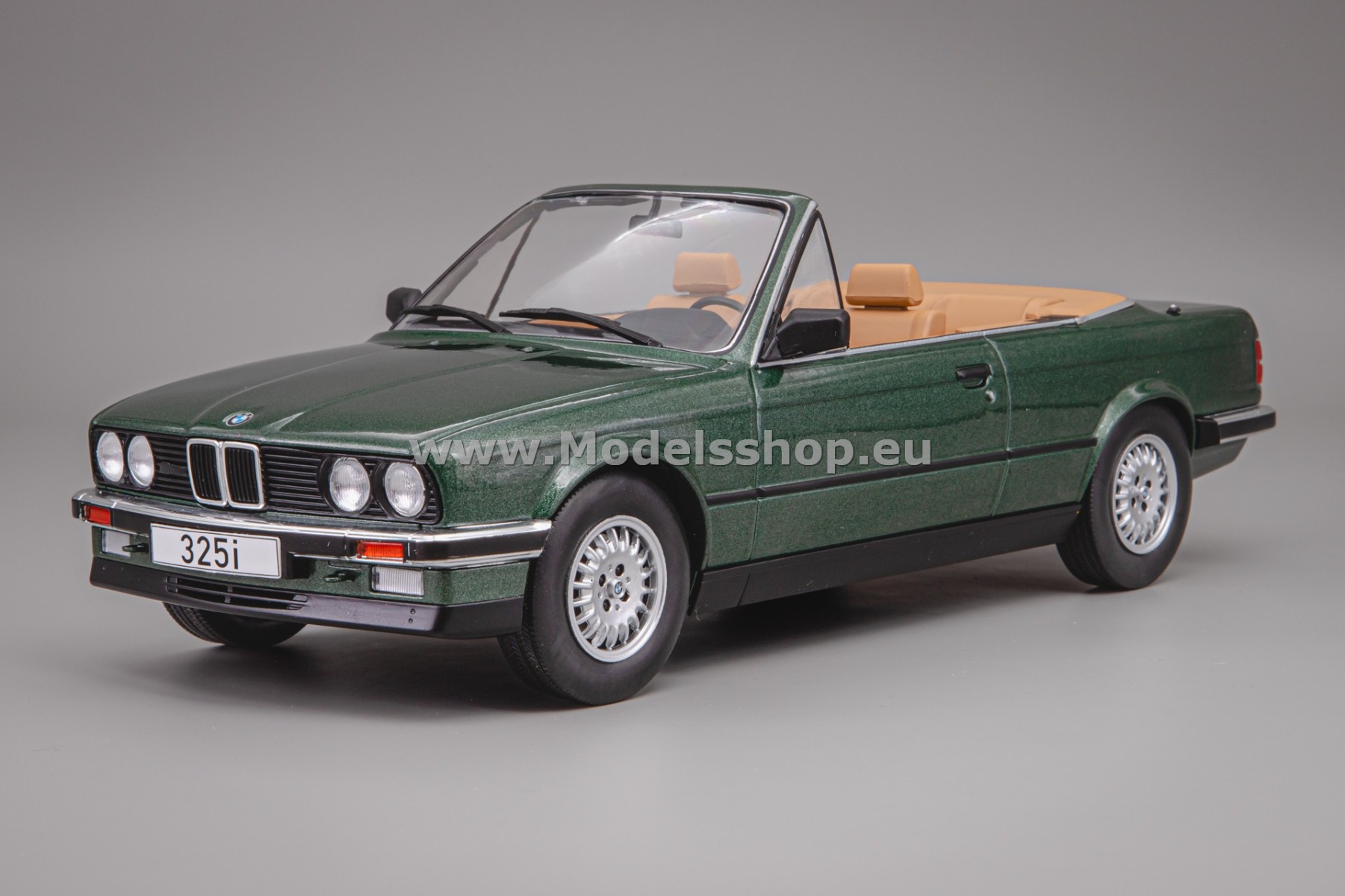 MCG18545 BMW 325i (E30) Cabriolet, 1985 /dark green metallic/