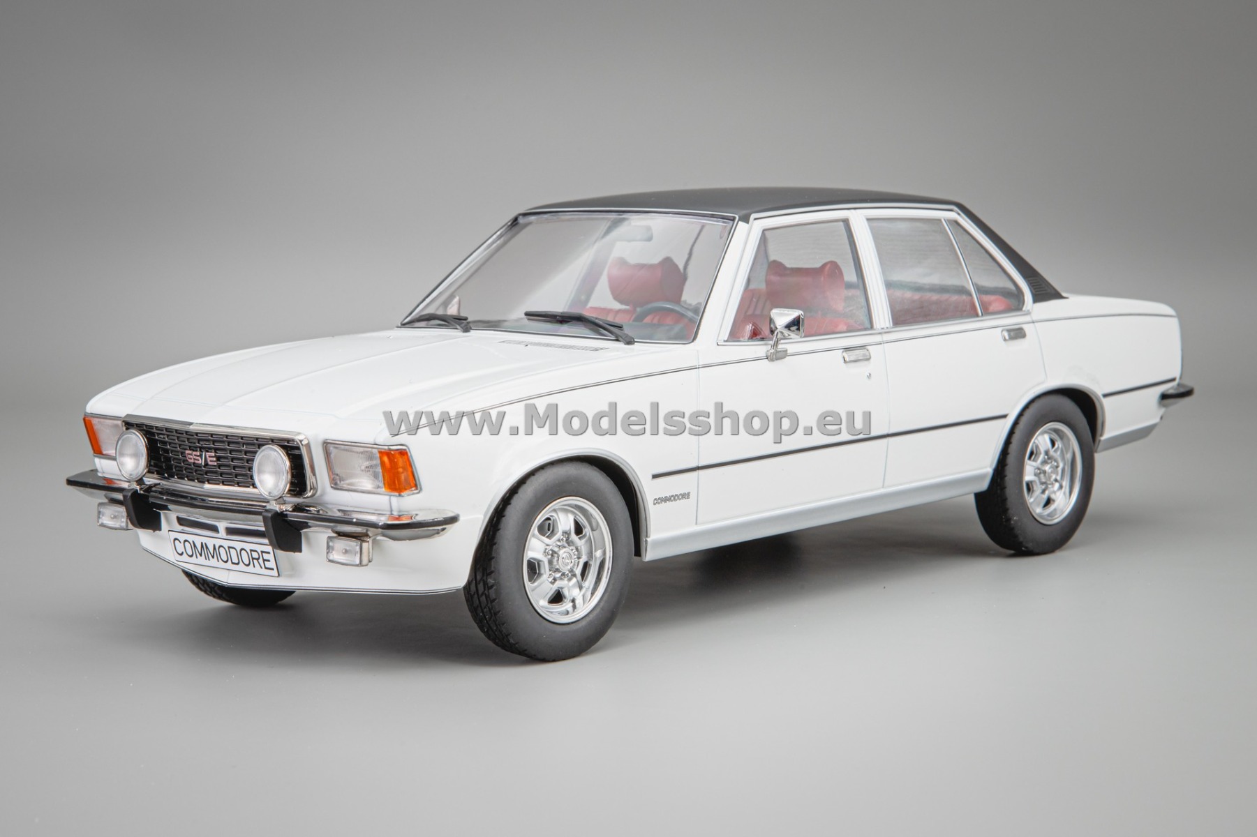 MCG18564 Opel Commodore B, 1972 /white w. black roof/