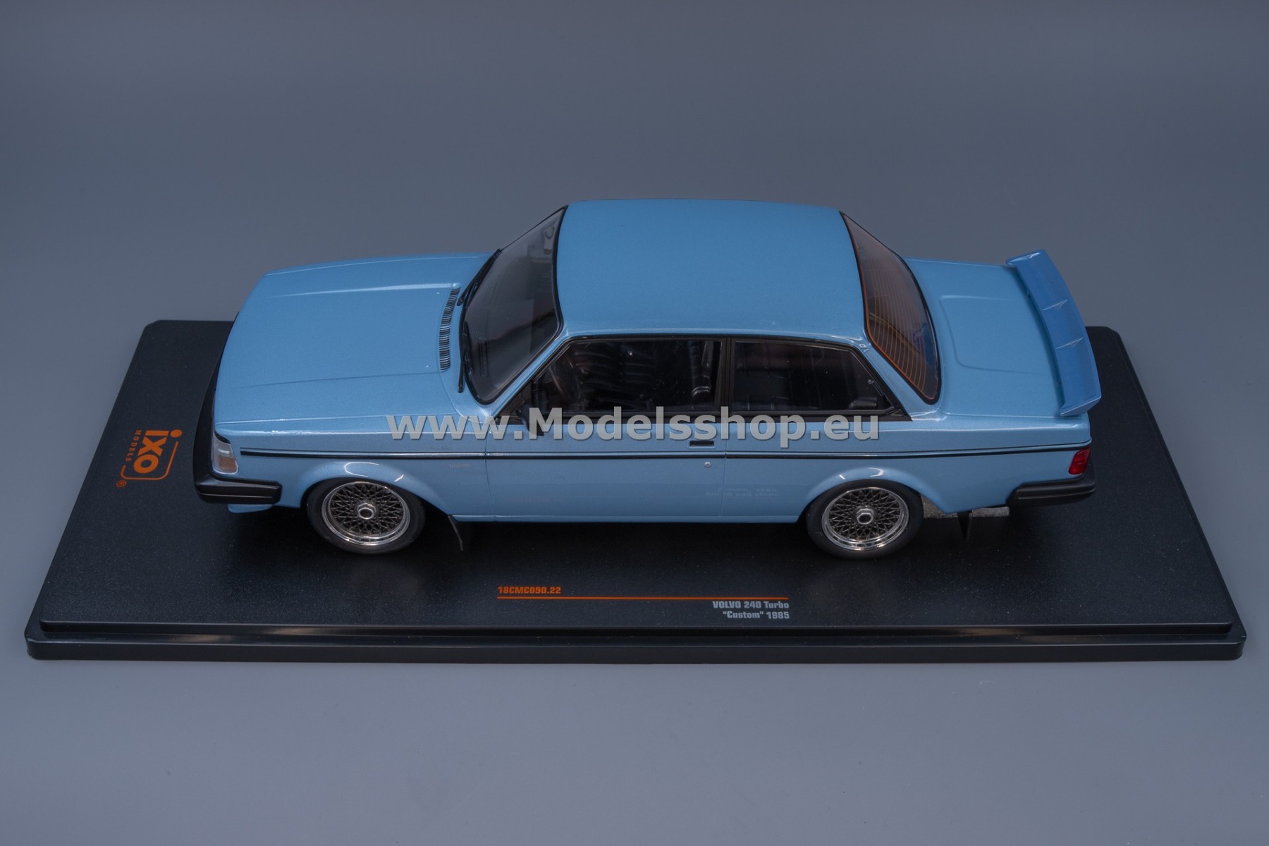 1/18 ボルボ240ターボ カスタム 1985 ライトブルー ixo製 1/18 ボルボ240ターボ カスタム 1985 ライトブルー ixo製