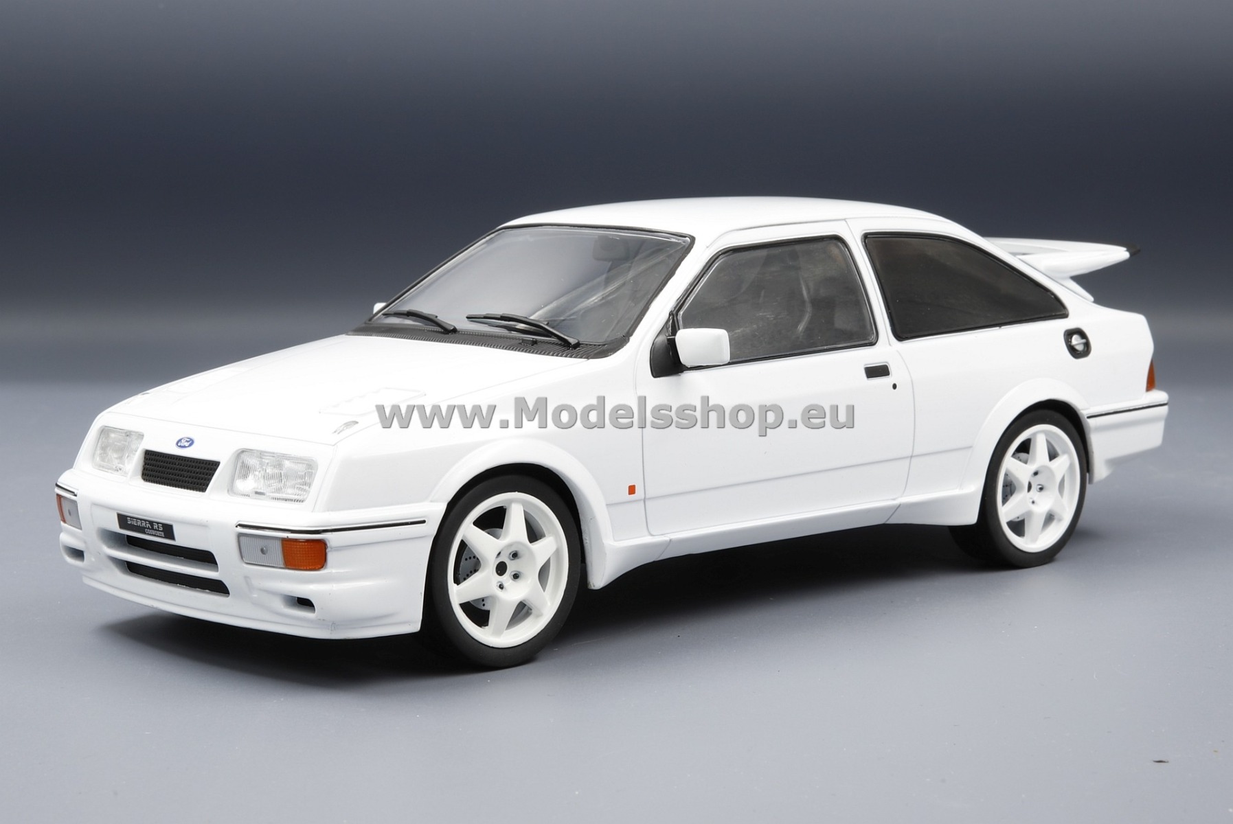 IXO18CMC121.22 Ford Sierra RS Cosworth, 1988 /white/