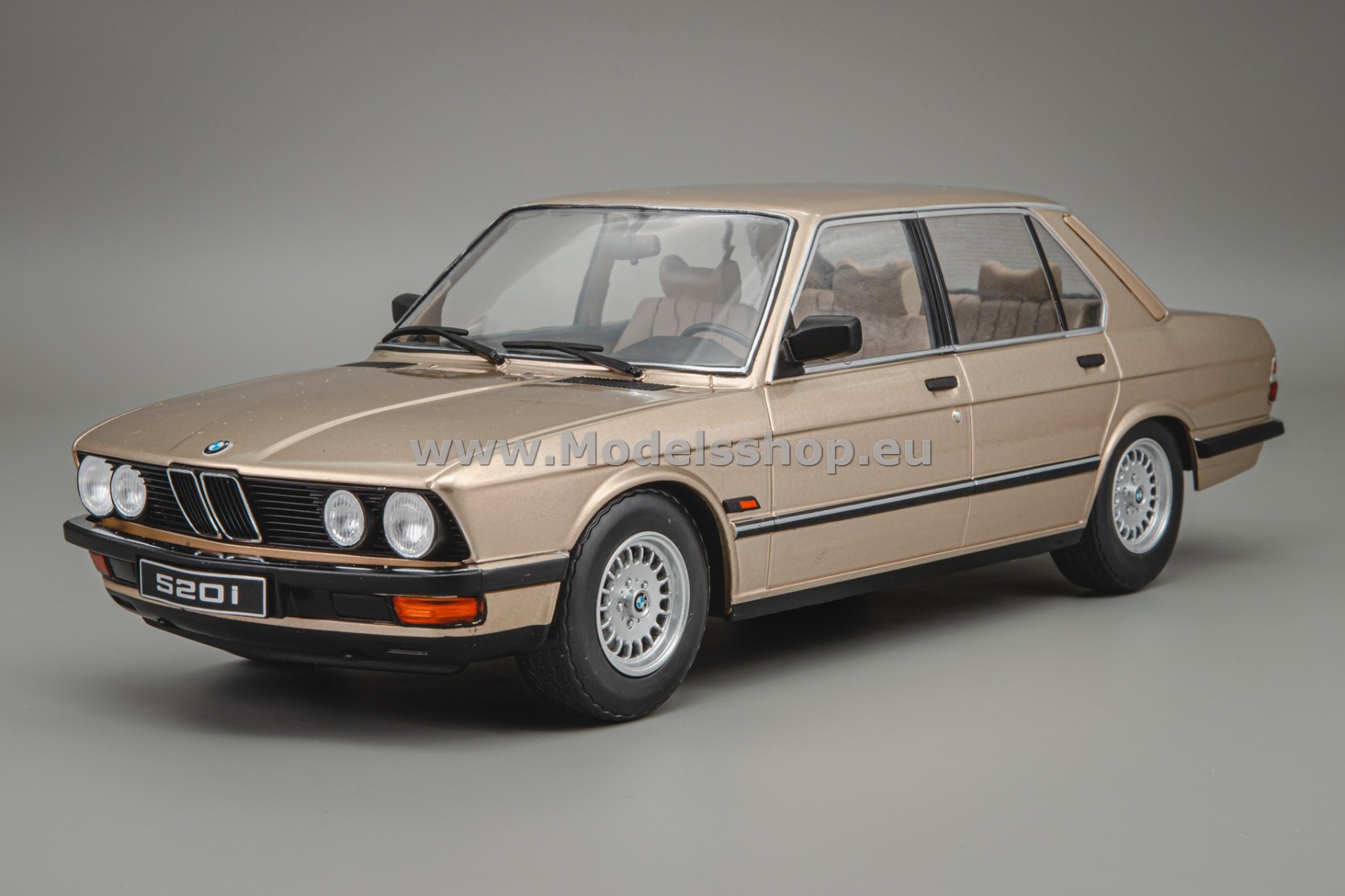 IXO18CMC184.22 BMW 520i (E28), 1987 /gold metallic/