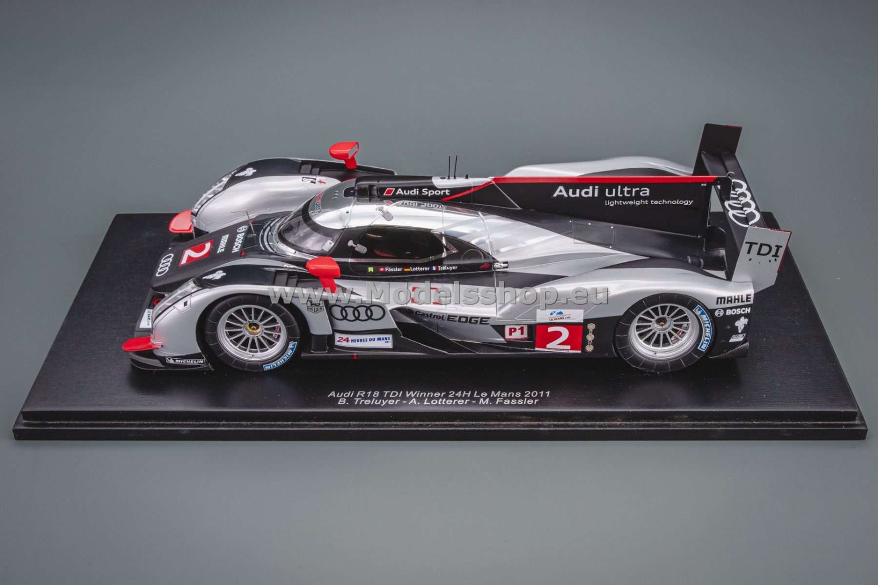 Spark 18LM11 Audi R18 TDI No.2 Winner 24H Le Mans 2011 B. Treluyer