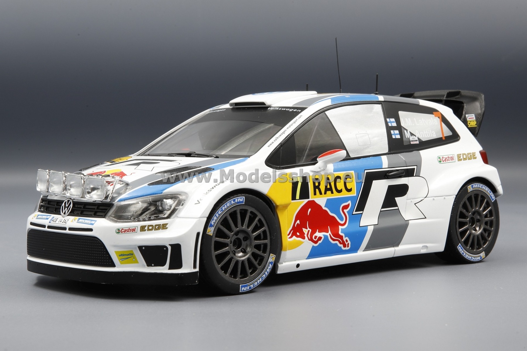 Volkswagen Polo R WRC, No.7, Volkswagen Motorsport, Rallye WM, Rallye Catalunya, 2013, with night lights, J-M.Latvala/M.Antilla