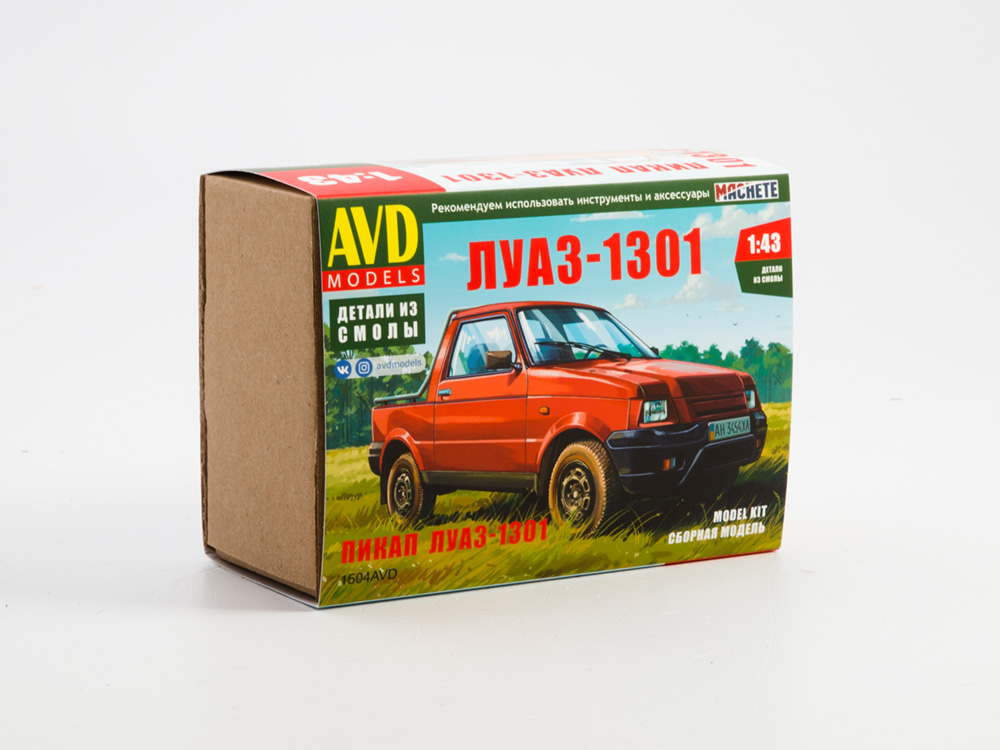 1504AVD LUAZ-1301 pick-up, model kit