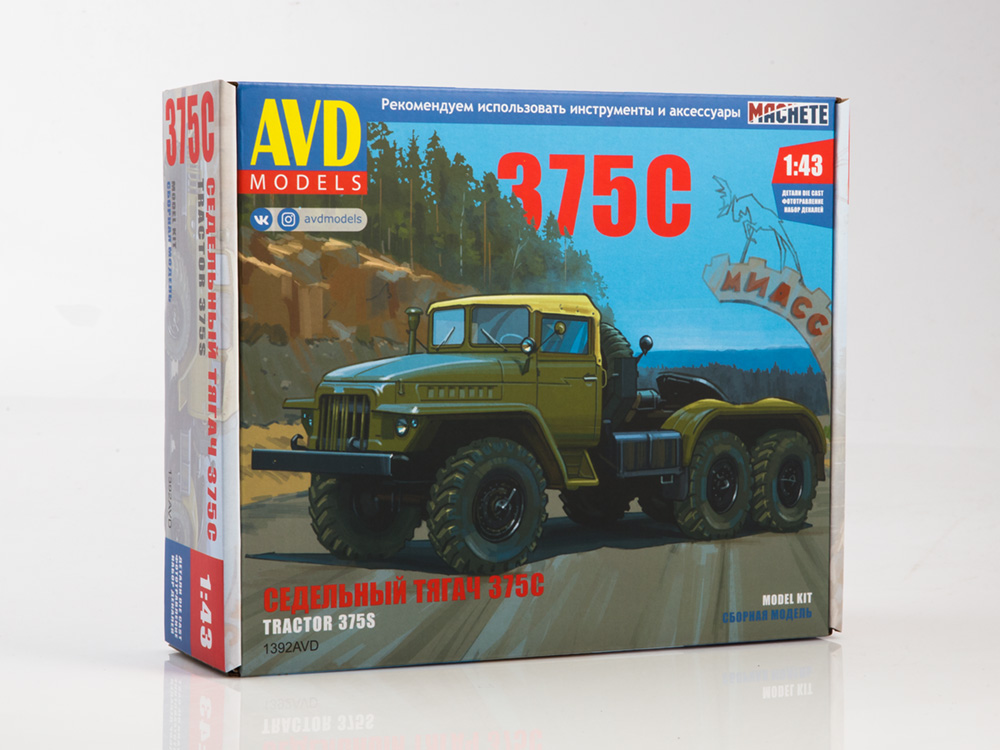 1392AVD URAL-375C tractor truck w. soft roof, model kit