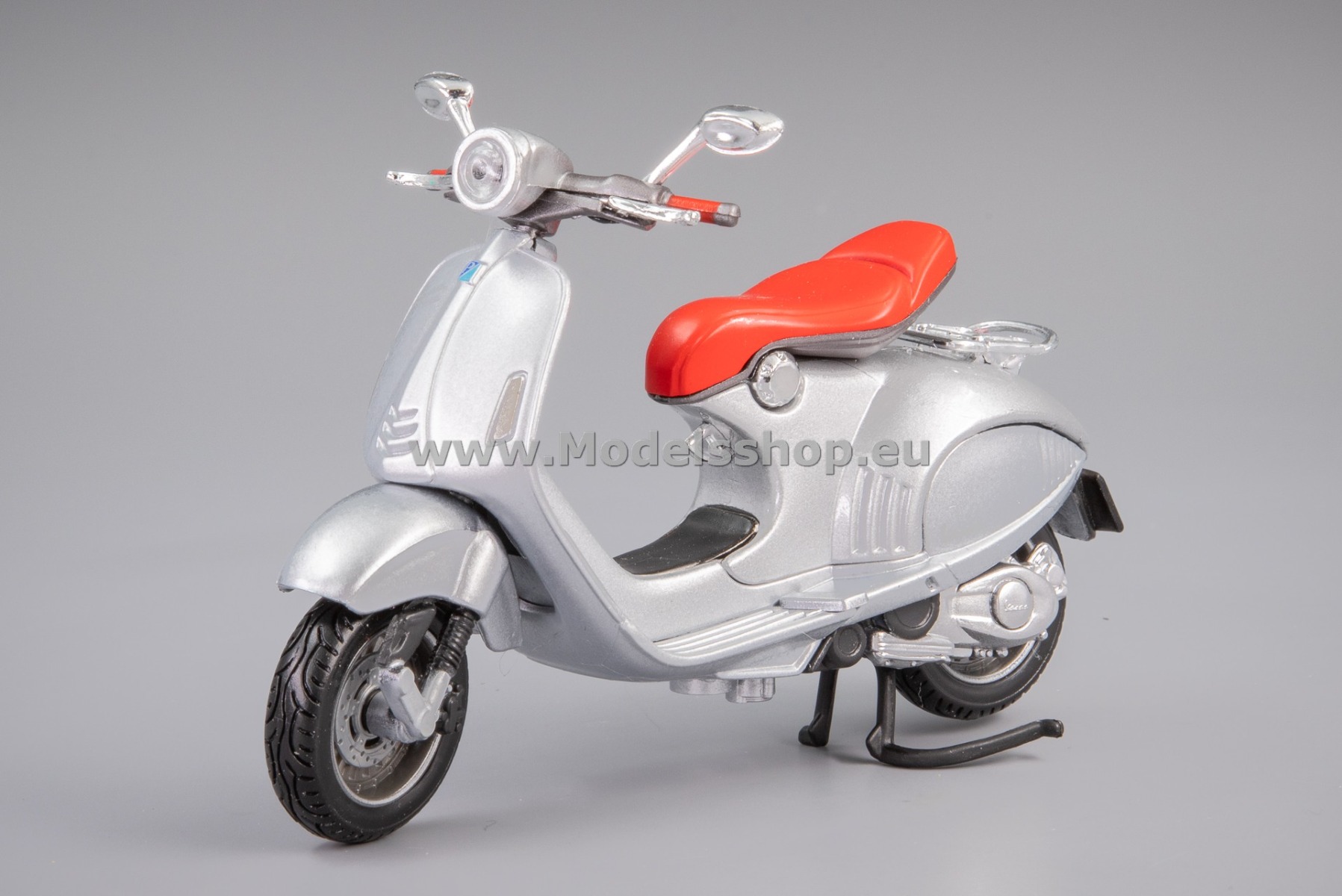 Maisto Vespa 946, 2014 /silver/