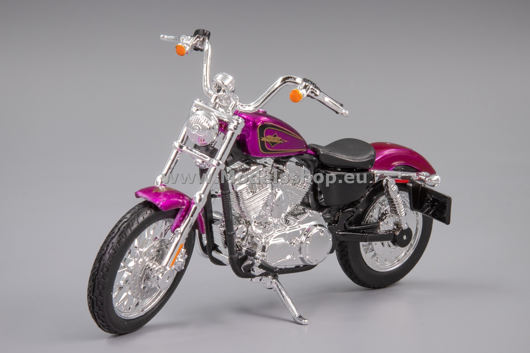 Maisto MAI20-18864 Harley-Davidson XL 1200V Seventy-Two, 2013 /violet metallic/