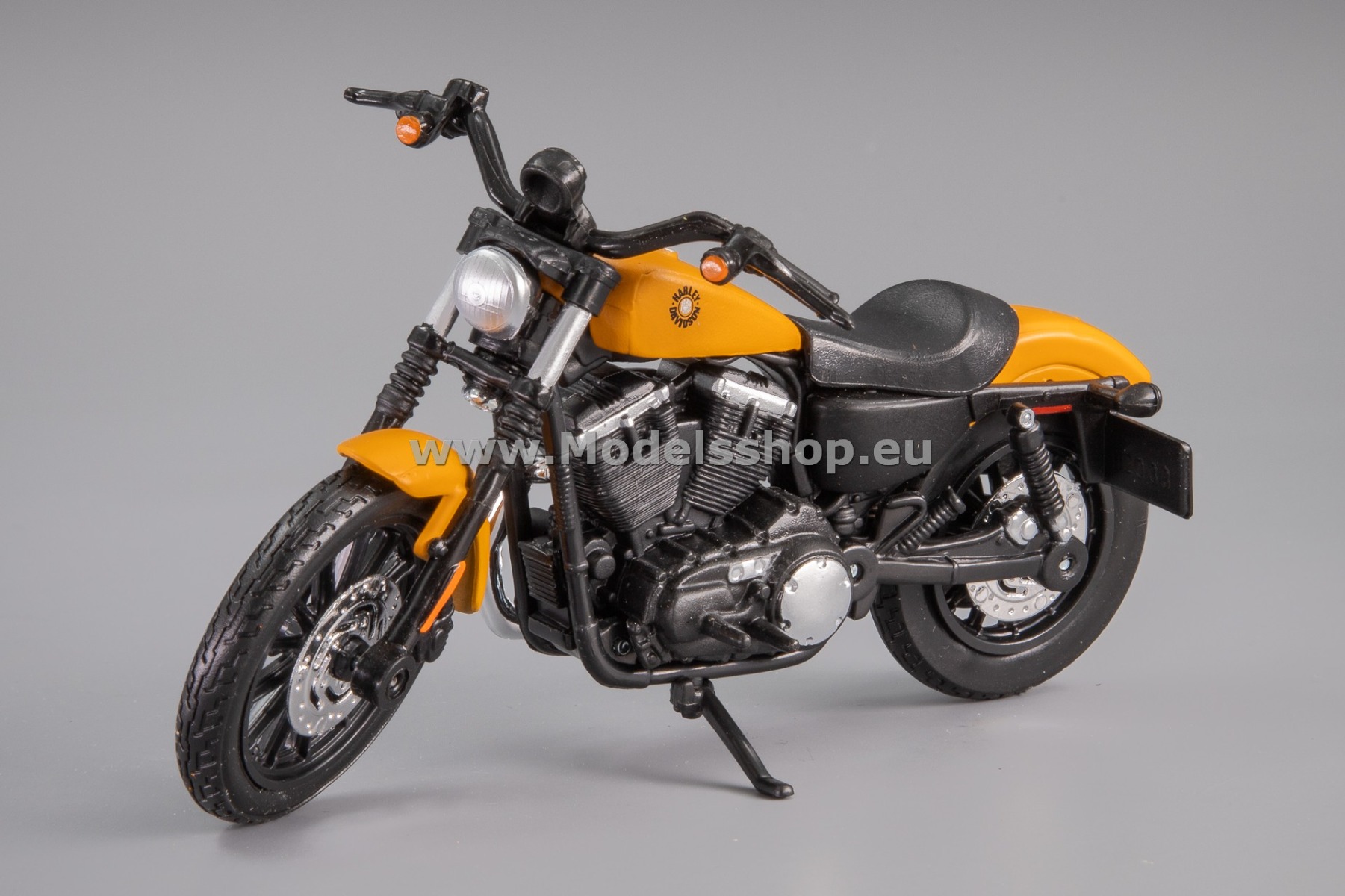 Maisto MAI20-19137 Harley-Davidson Sportster Iron 883, 2014 /matt-dark yellow - matt-black/