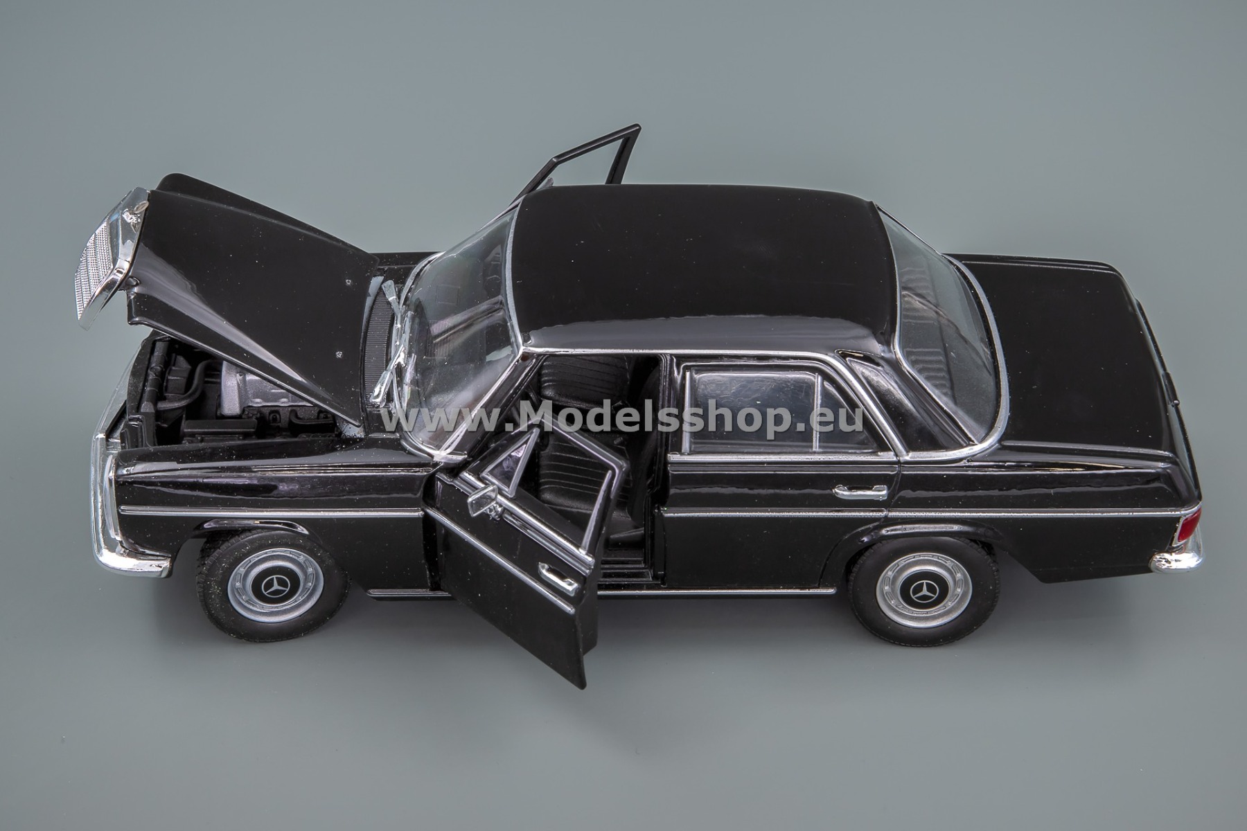 Modèle Réduit Mercedes 220 (W115) 1968 Blanc échelle 1:24 Par Welly - Neuf