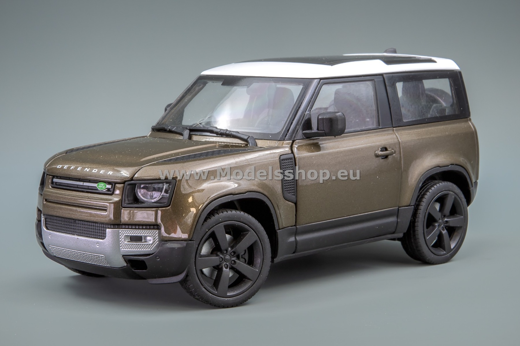 Welly 24110W Land Rover Defender, 3-door, 2020 /brown - white/