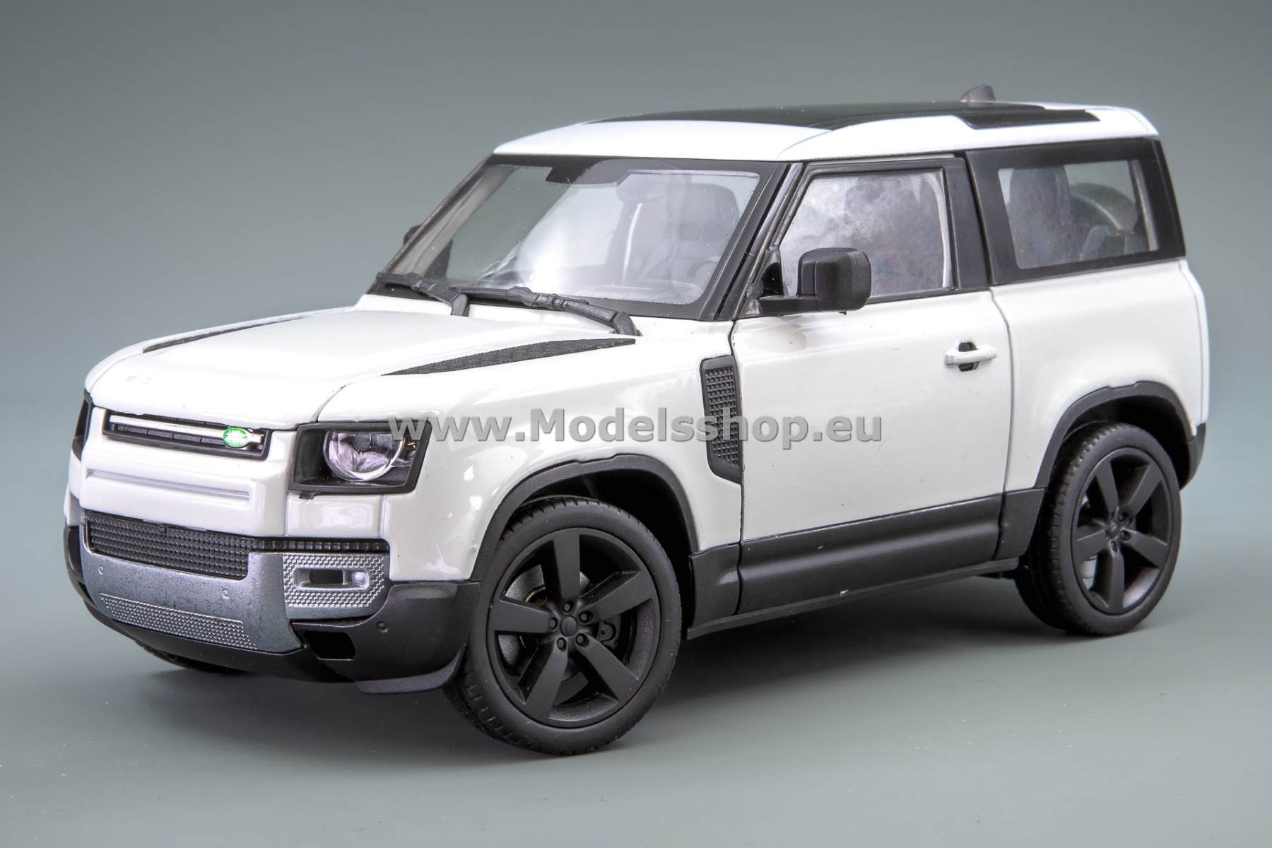 Welly 24110W Land Rover Defender 3-door, 2020 /white/