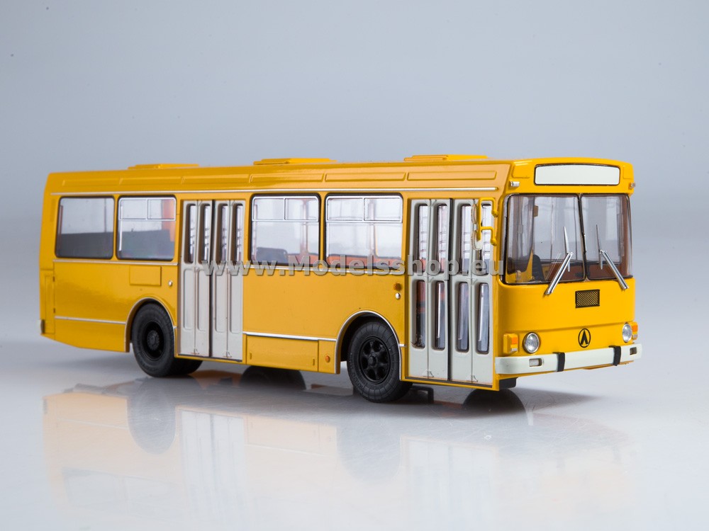Bus magazine series (Modimio) with model of LAZ-4202