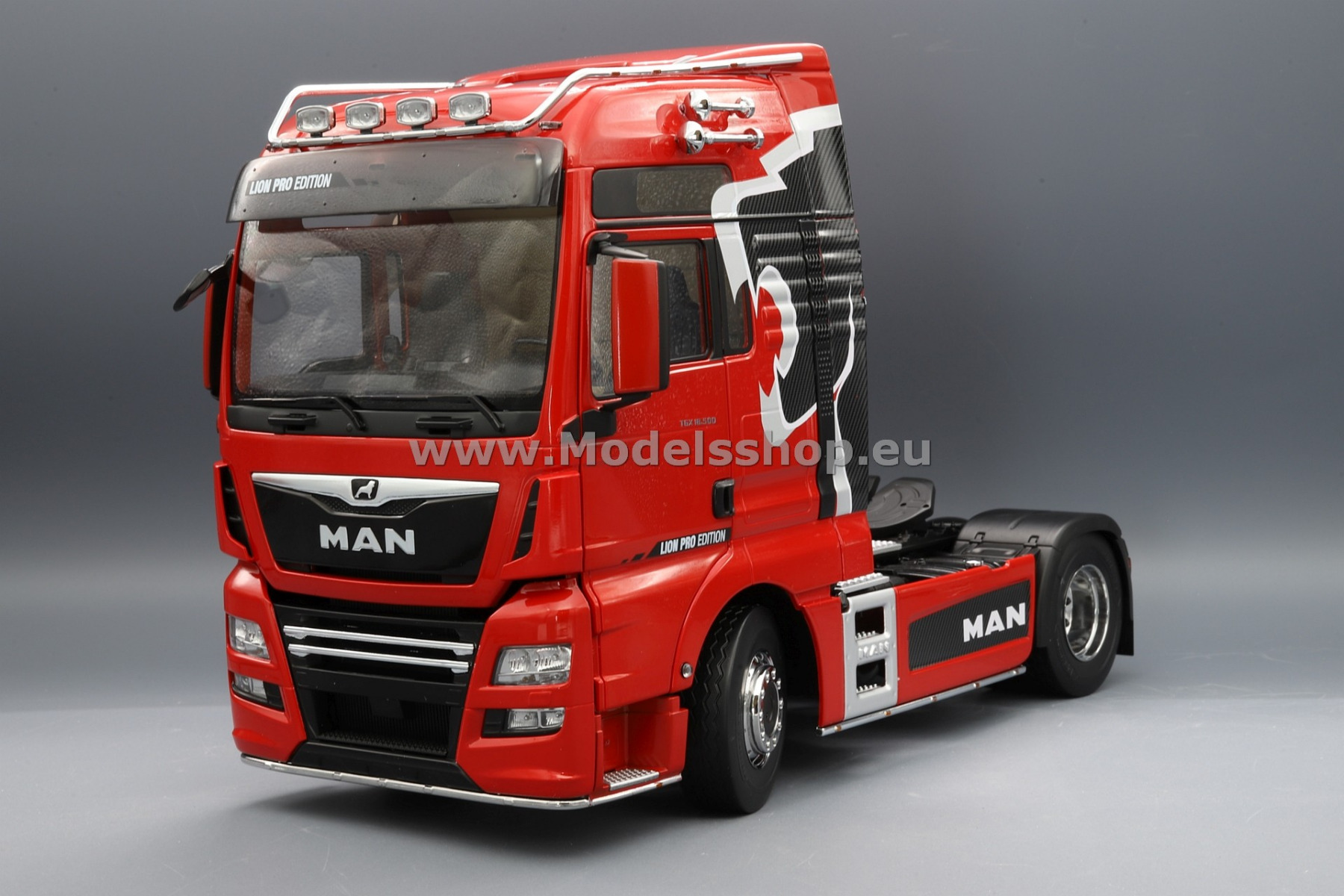 MAN TGX XXL tractor truck, 2018 Lion Pro Edition /red/