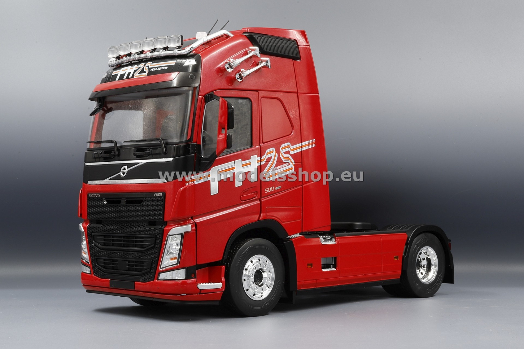 Volvo FH16 XL Cab tractor truck, 2018 /red - metallic/
