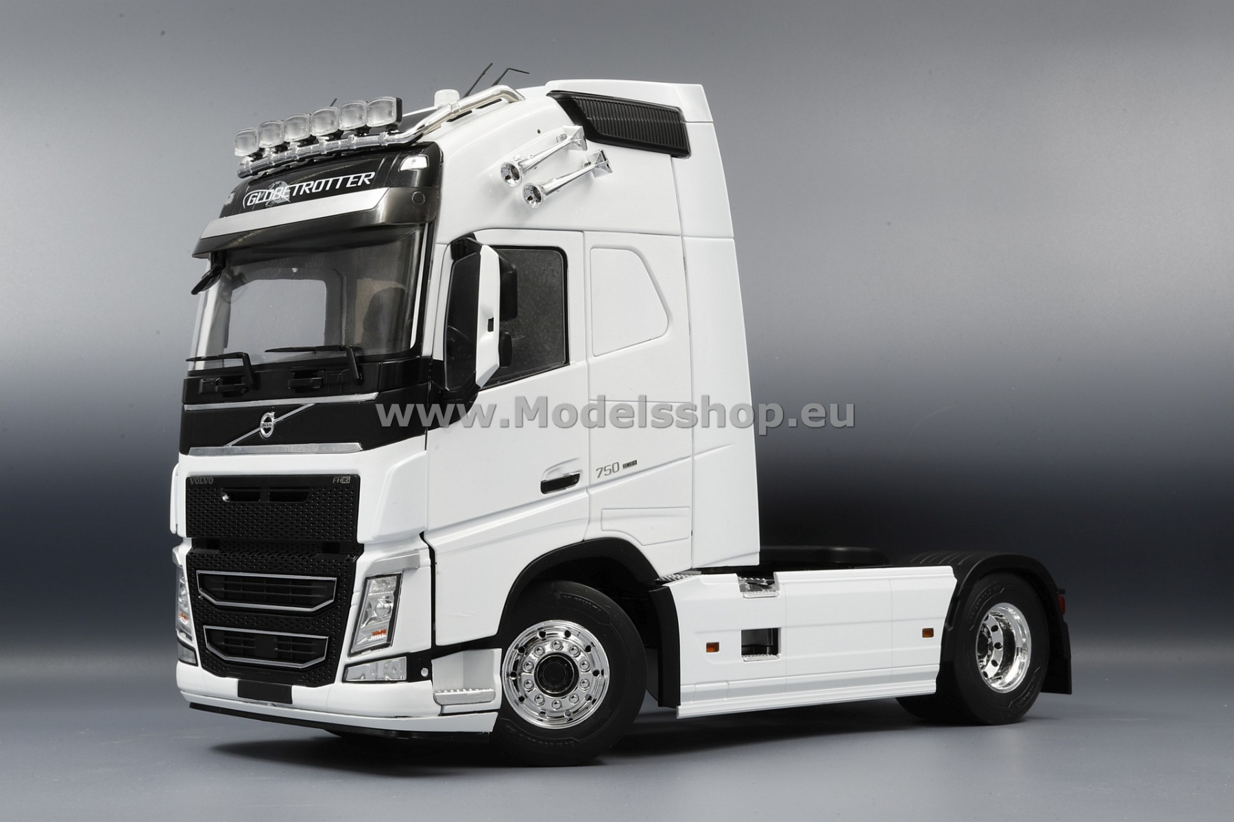 Volvo FH16 XL Cab tractor truck, 2018 /white/