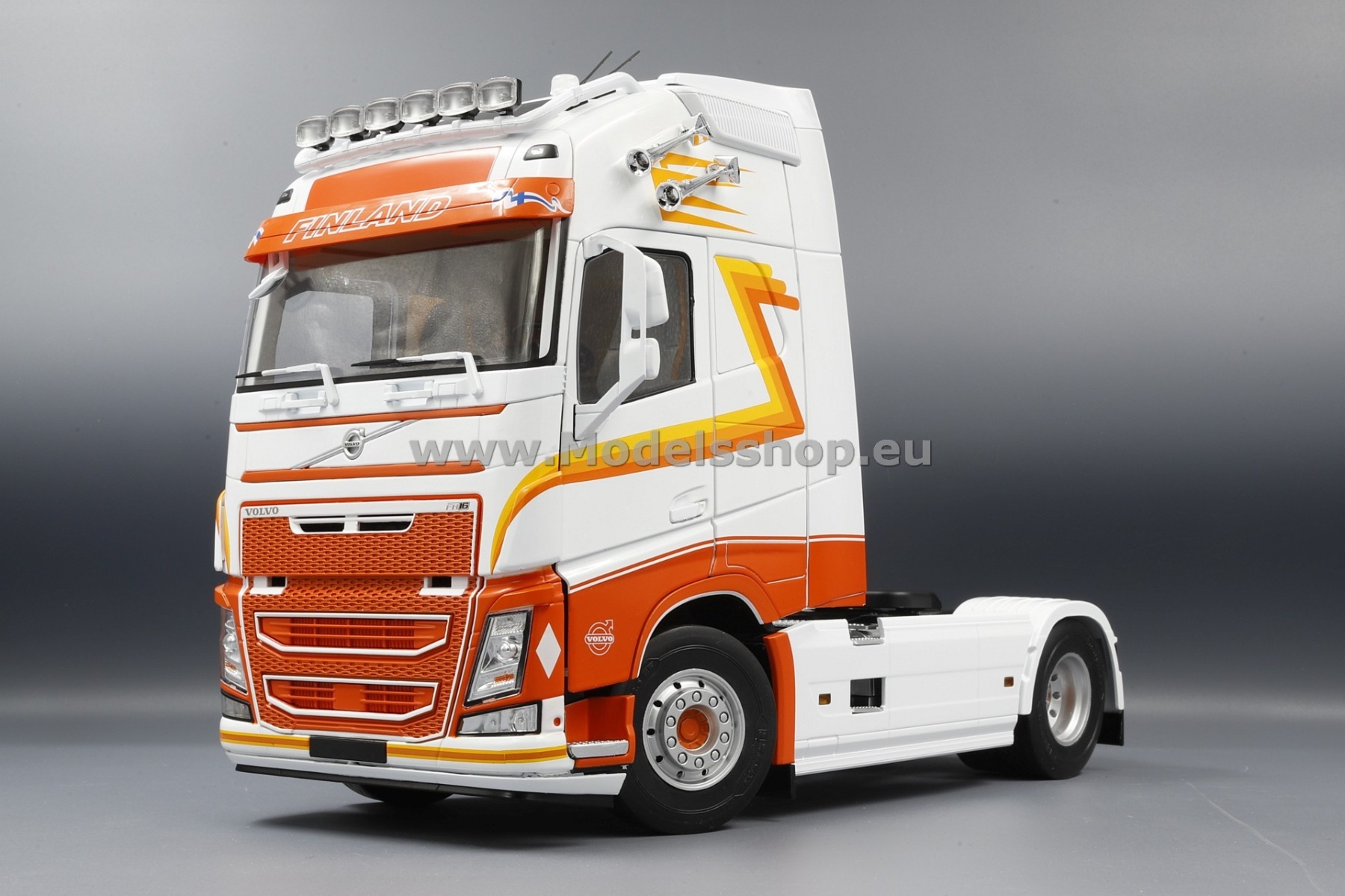 Volvo FH16 XL Cab, tractor truck 2018 /white - orange/