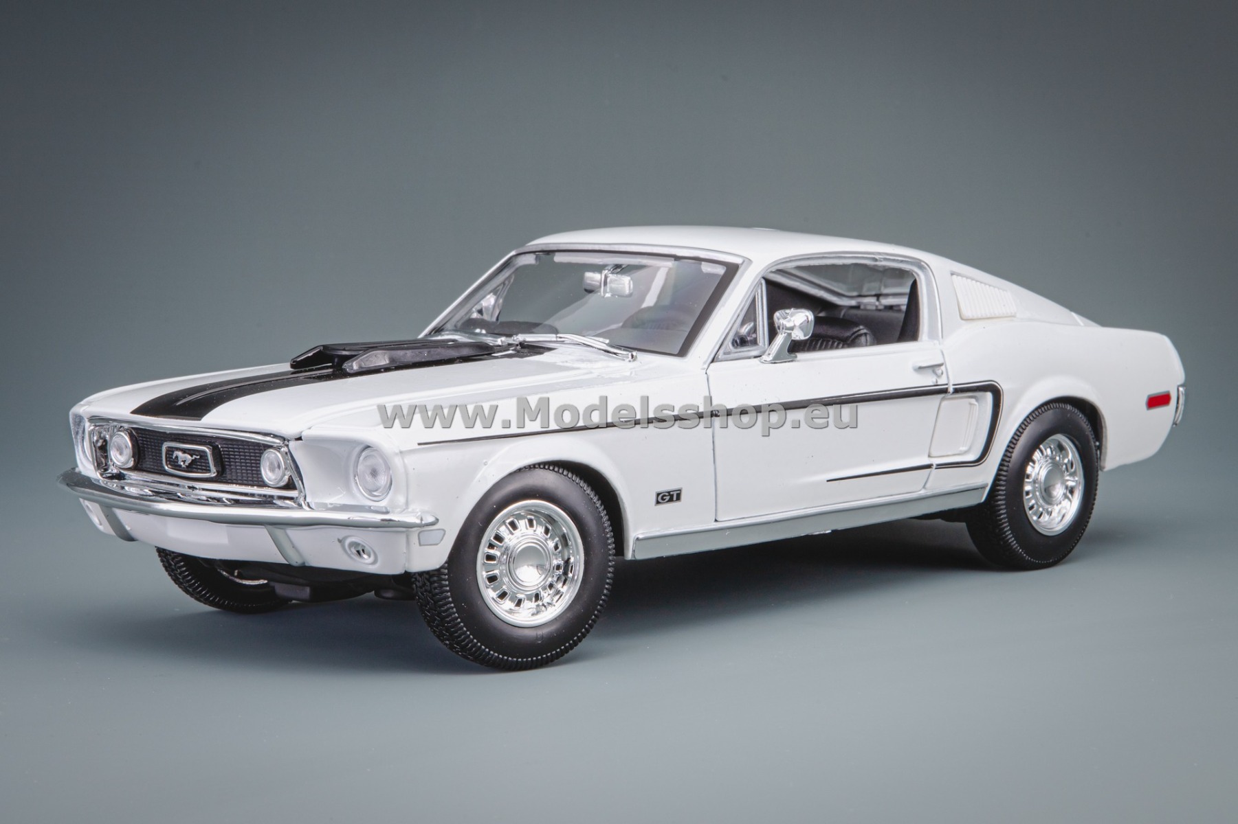 Maisto Ford Mustang GT Cobra Jet, 1968 /white - black/