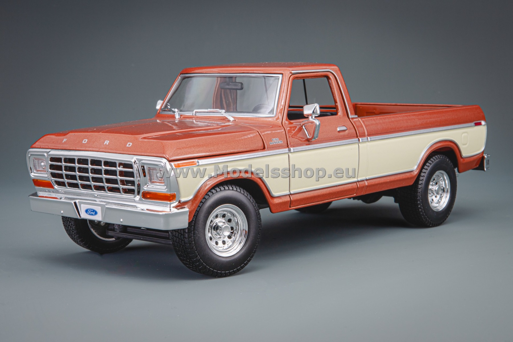 Maisto Ford F-150 pick-up, 1979 /bronze - light beige/