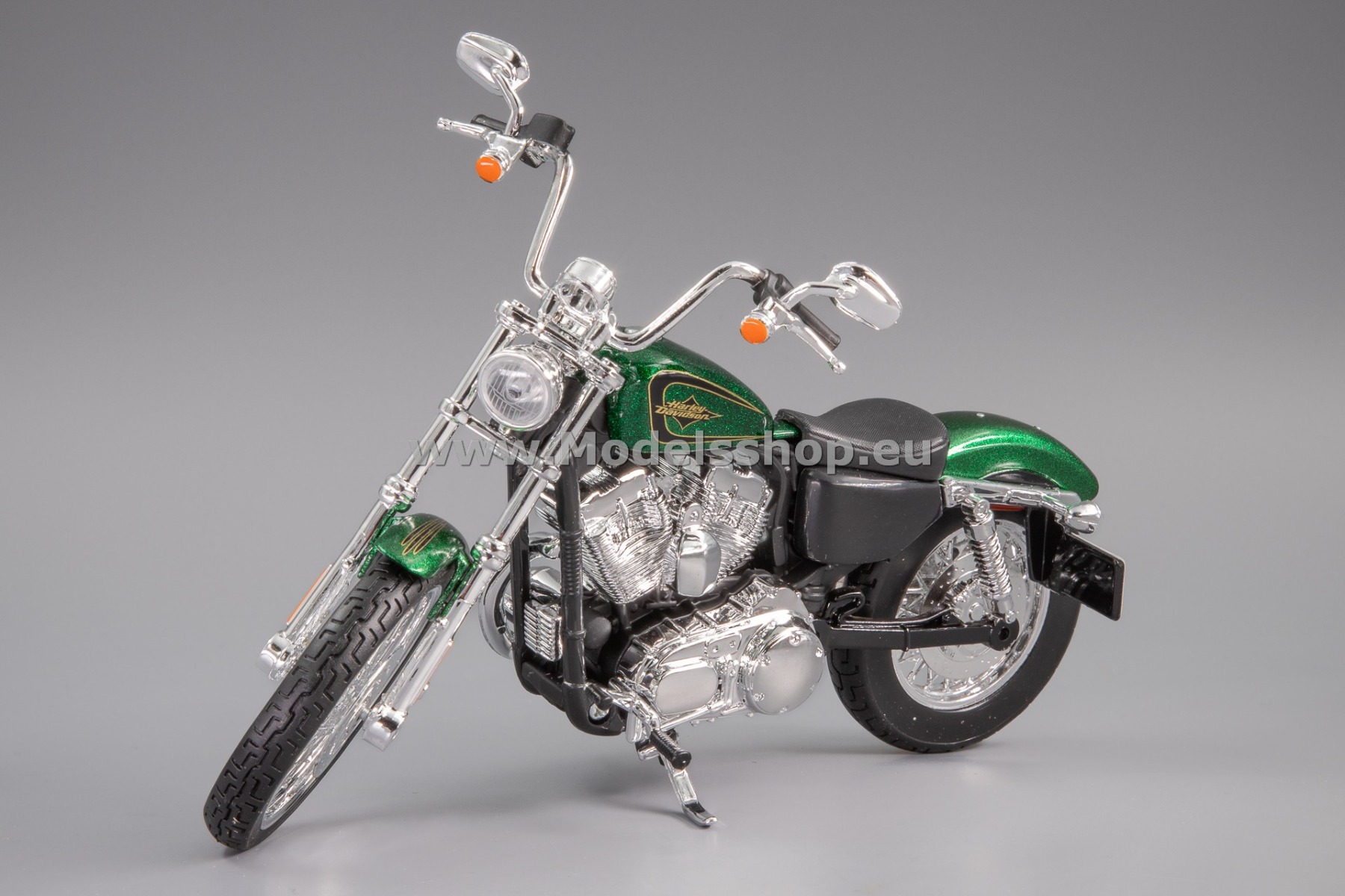 Maisto MAI32335 Harley-Davidson XL 1200V Seventy-Two, 2013 /green metallic/