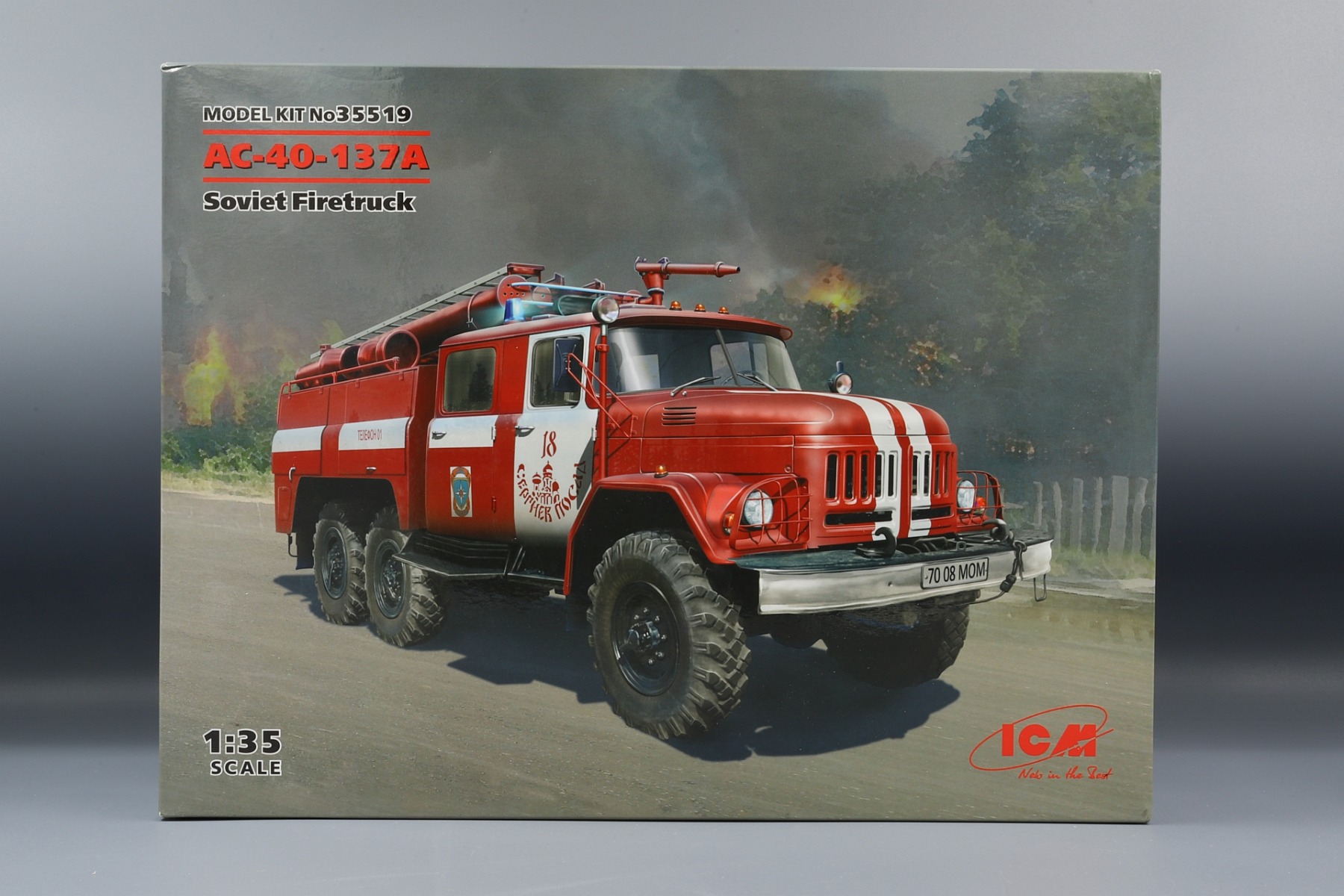 ICM35519 Soviet Fire Truck AC-40-137A (ZIL-131), model kit