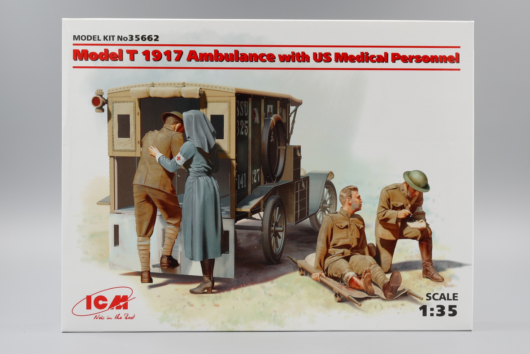 ICM35662 Ford Model T 1917 Ambulance with US Medical Personnel