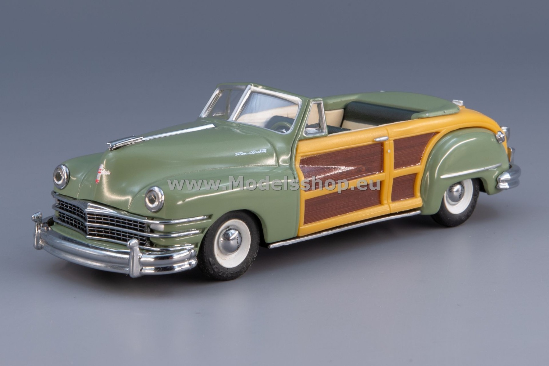 Chrysler Town & Country convertible, 1947 /heather green/