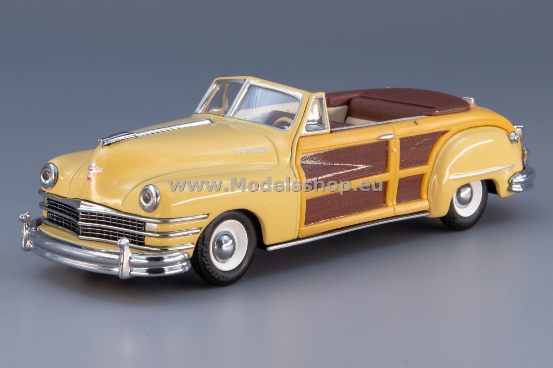 Chrysler Town & Country convertible, 1947 /yellow lustre/