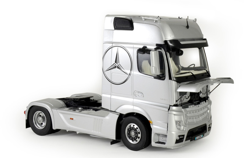 Italeri IT3905 Mercedes Benz Actros MP4 GigaSpace, model kit