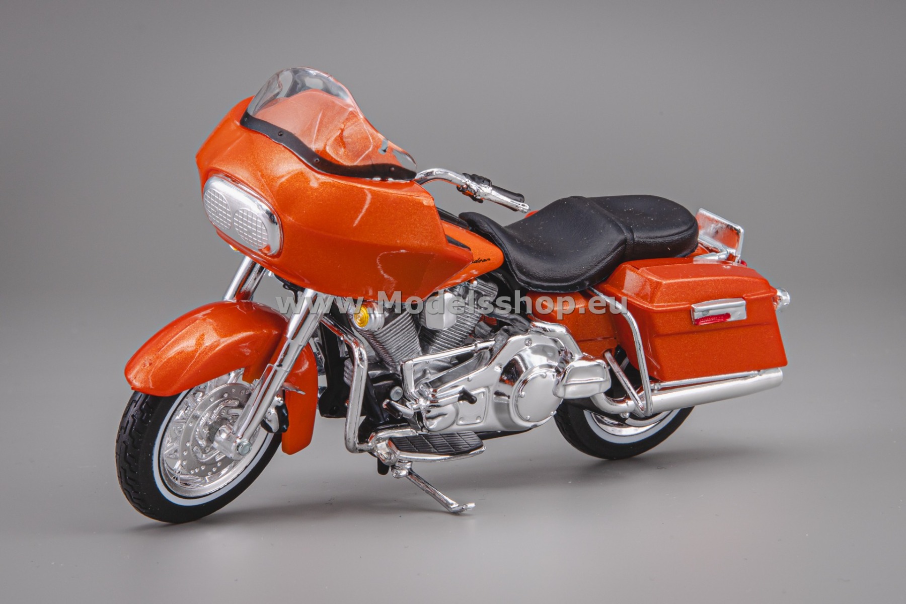 Maisto Harley-Davidson FLTR Road Glide, 2002 /orange metallic/