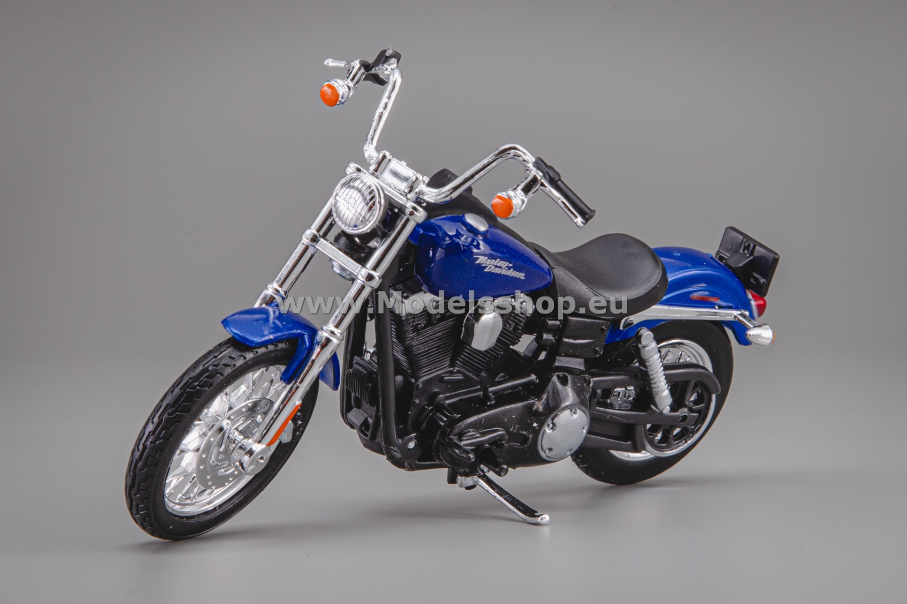 Maisto Harley-Davidson FXDBI Dyna Street Bob, 2006 /blue metallic/